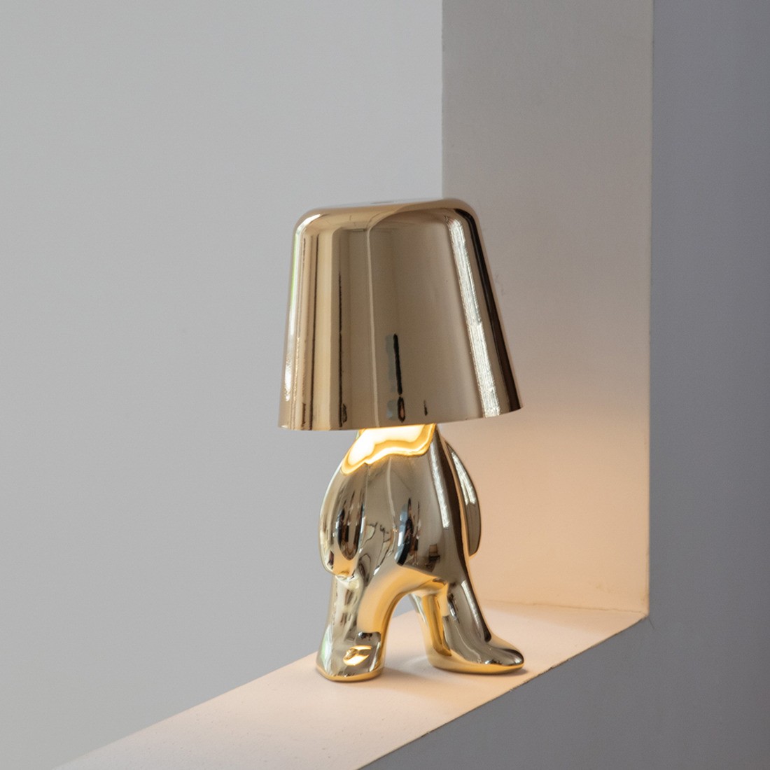 Aurabrova Human Figure Table Lamp - Modern Sculptural Design for Living Room