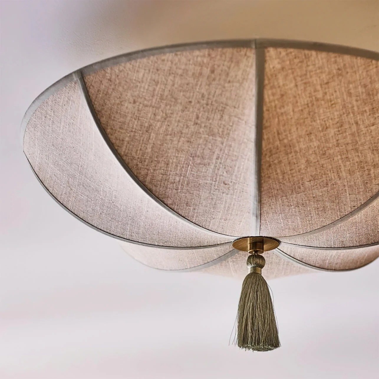 Valoflor Floral Petal Ceiling Light - Modern Flush Mount Lamp T569