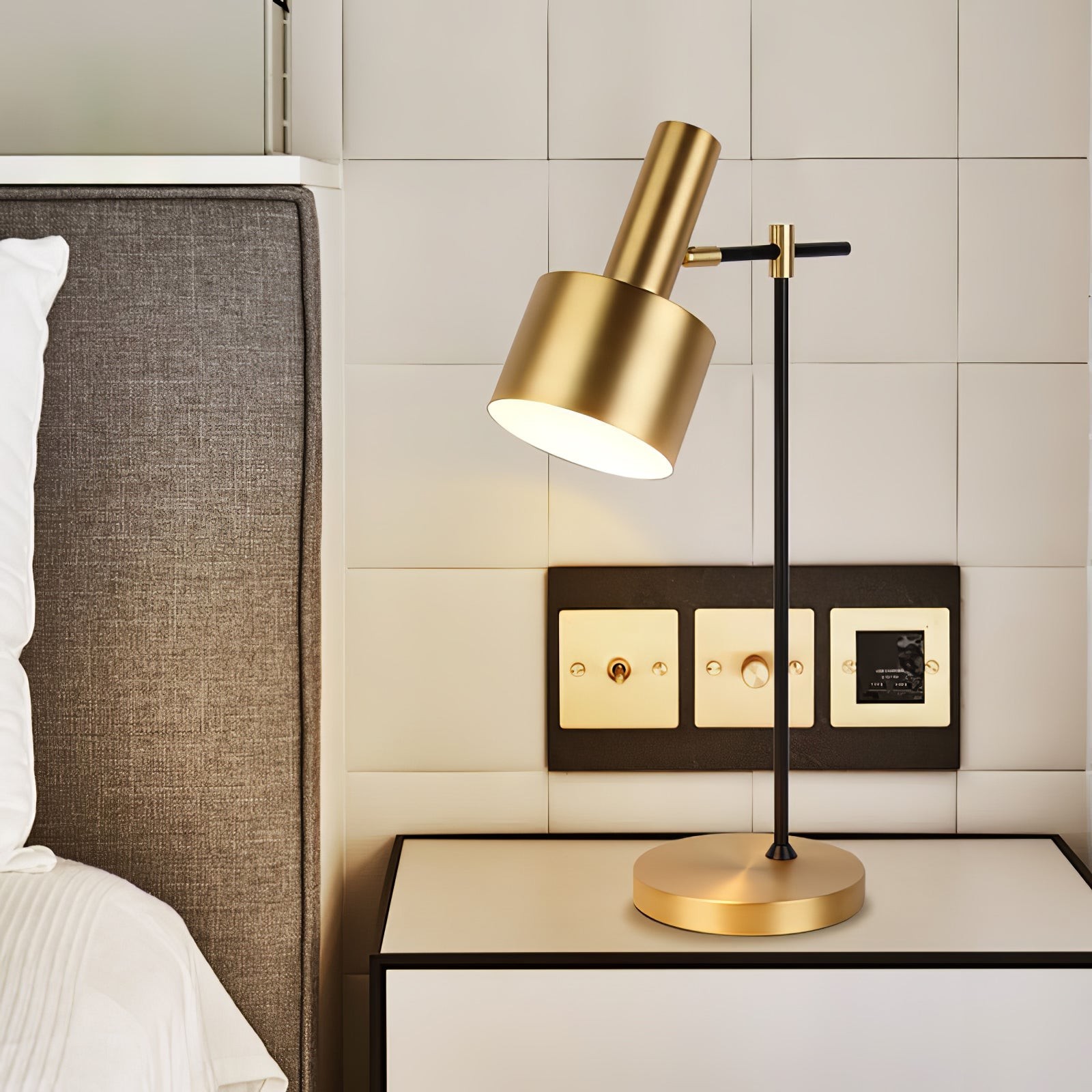 Metal Minimalist Art Deco Table Lamp M441