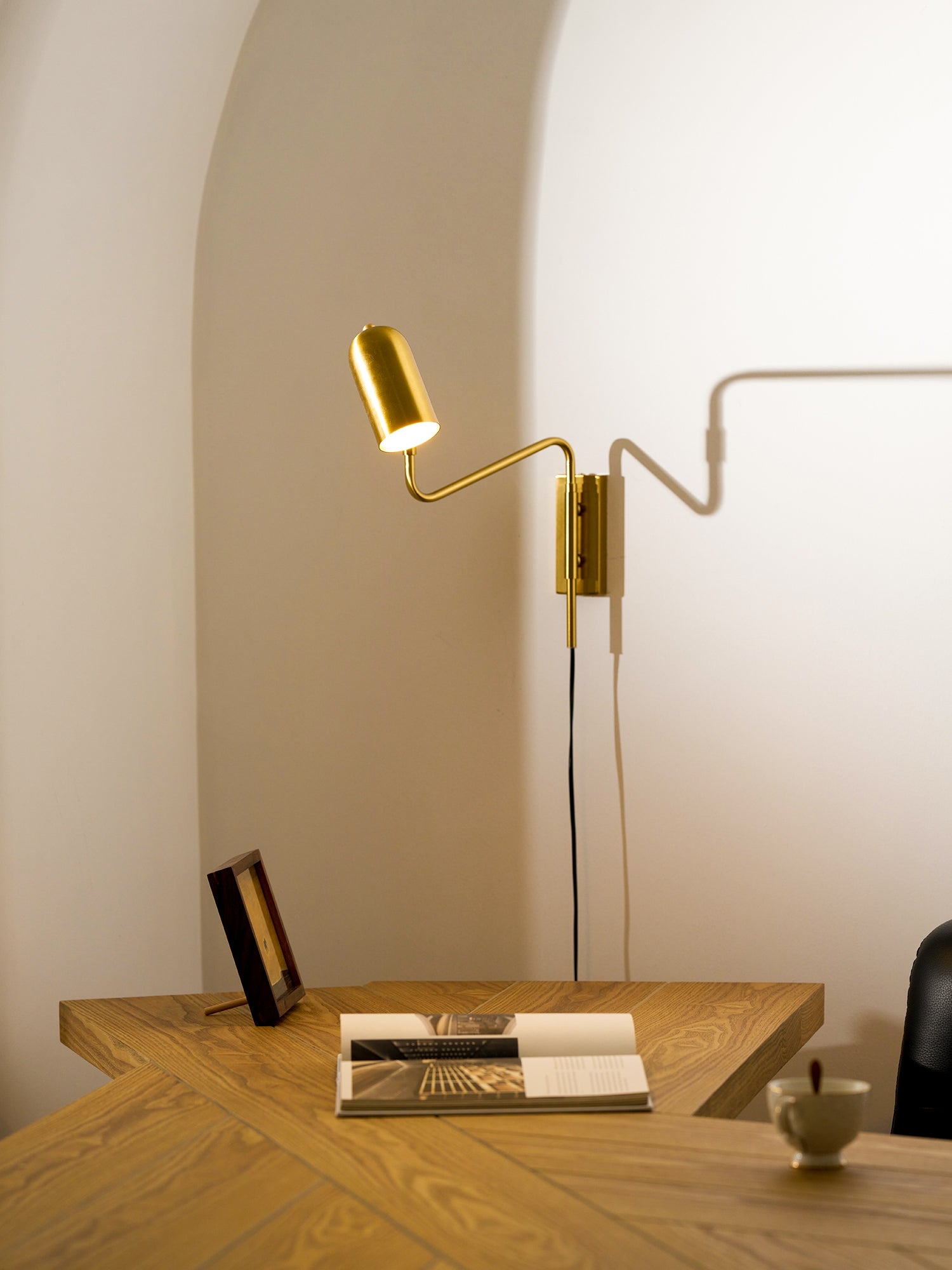 Adjustable Arm Plug In Wall Lamp T1595