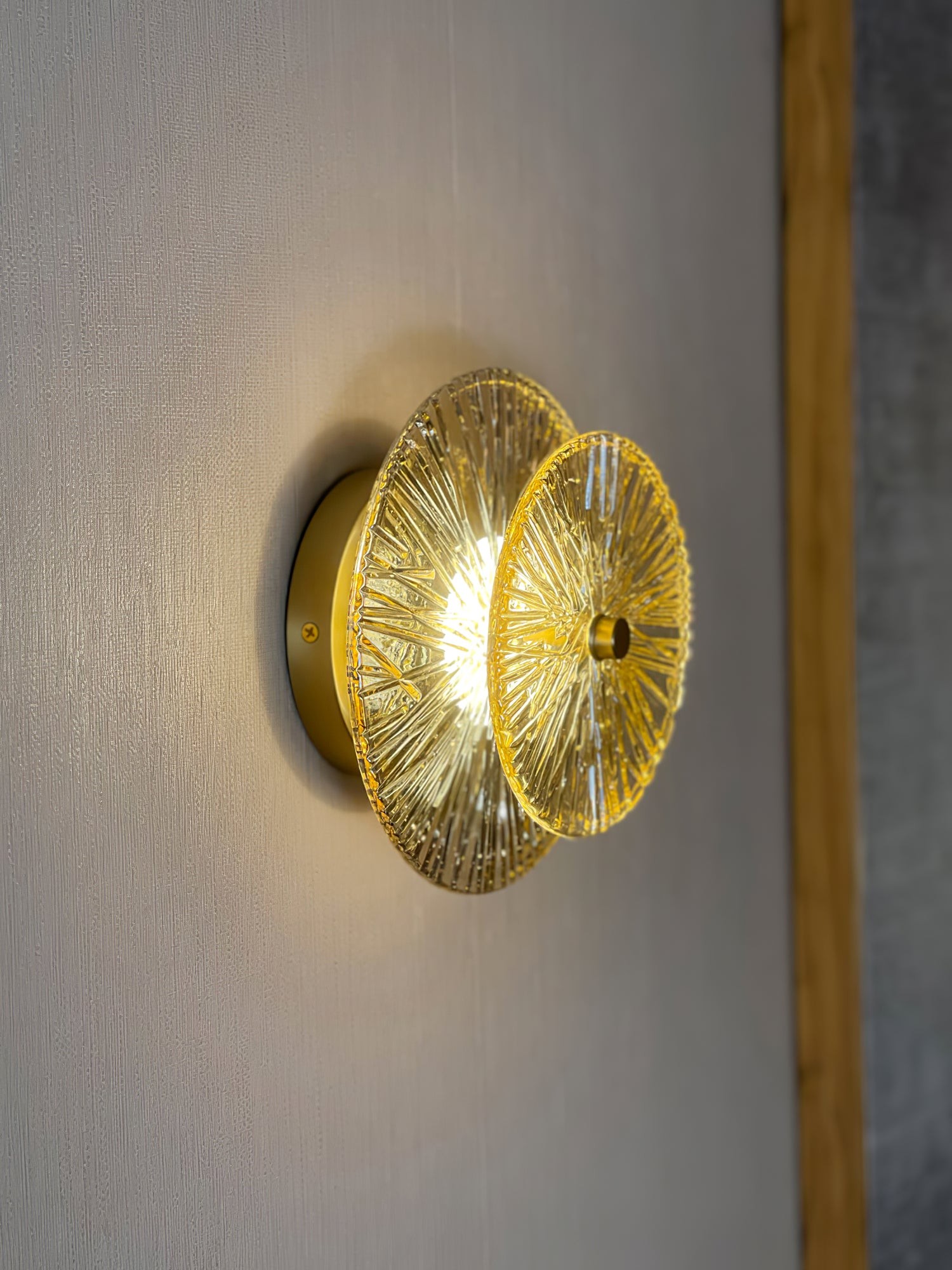 Modern Creative Round Crystal Wall Lamp M14