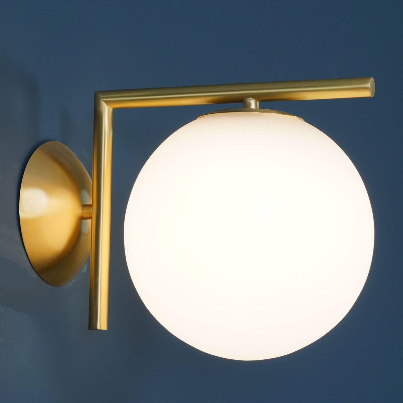 Iscalia Wall/Ceiling Light – Globe Design for Living Room