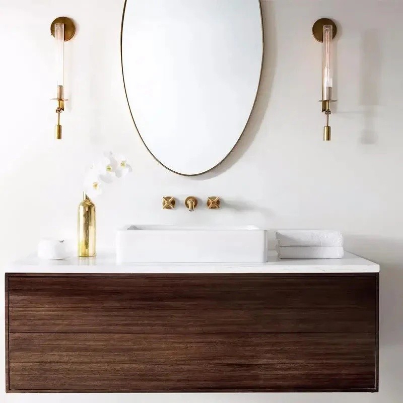 Ribbed Glass Wall Lamp with Slim Metal Base – Classic Meets Modern S229