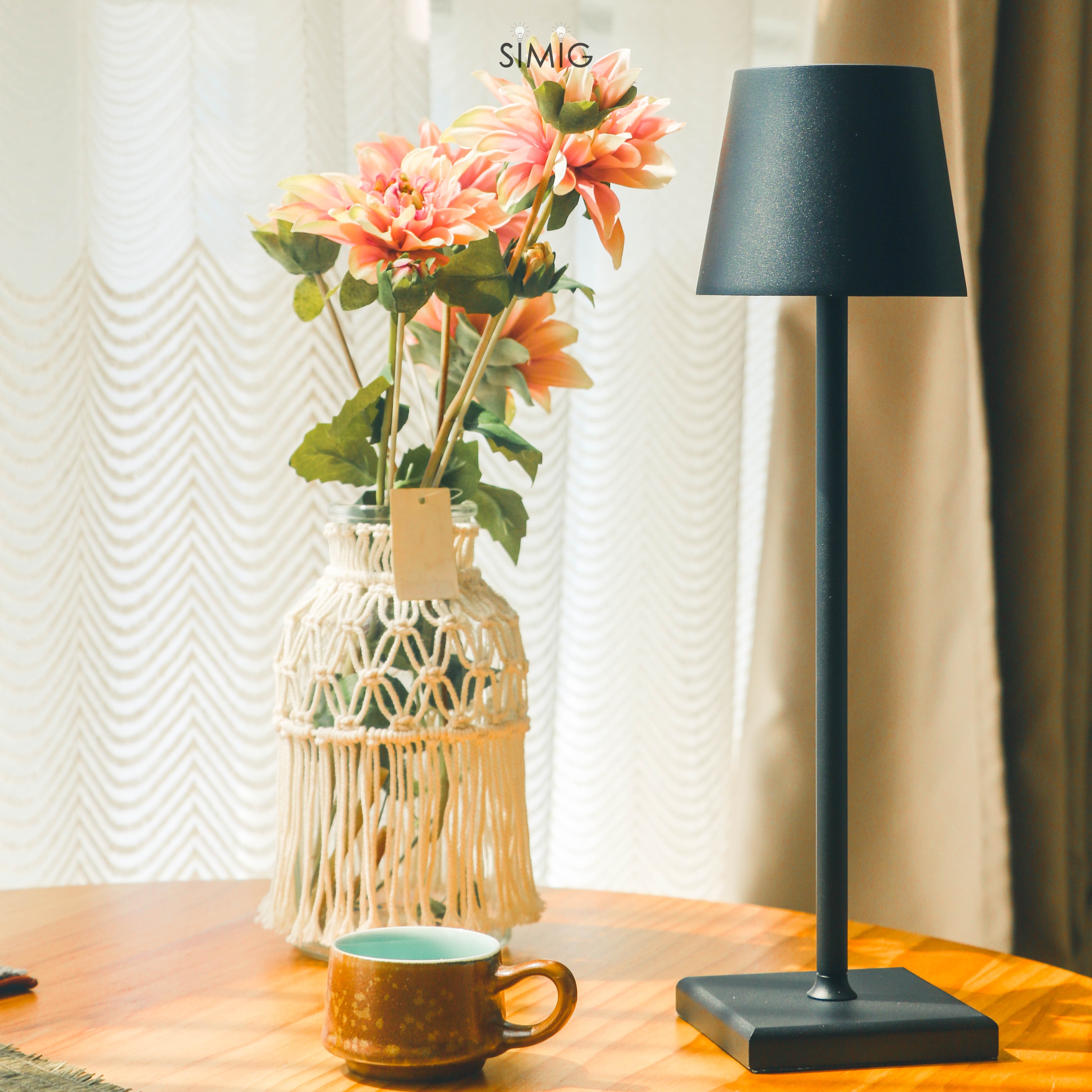 Cordless Rechargeable LED Table Lamp S18