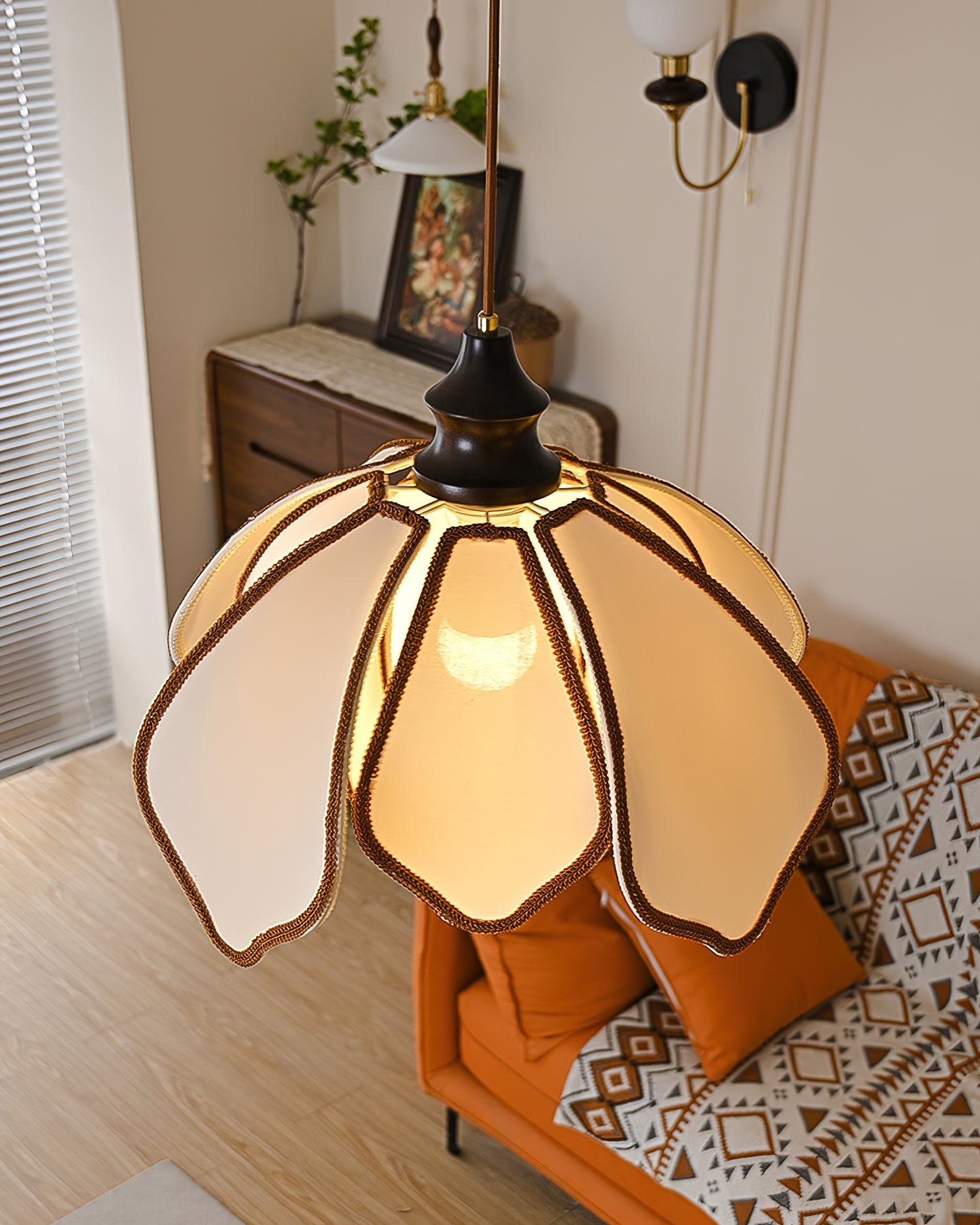 Vintage Cream Petal Pendant Lamp M122
