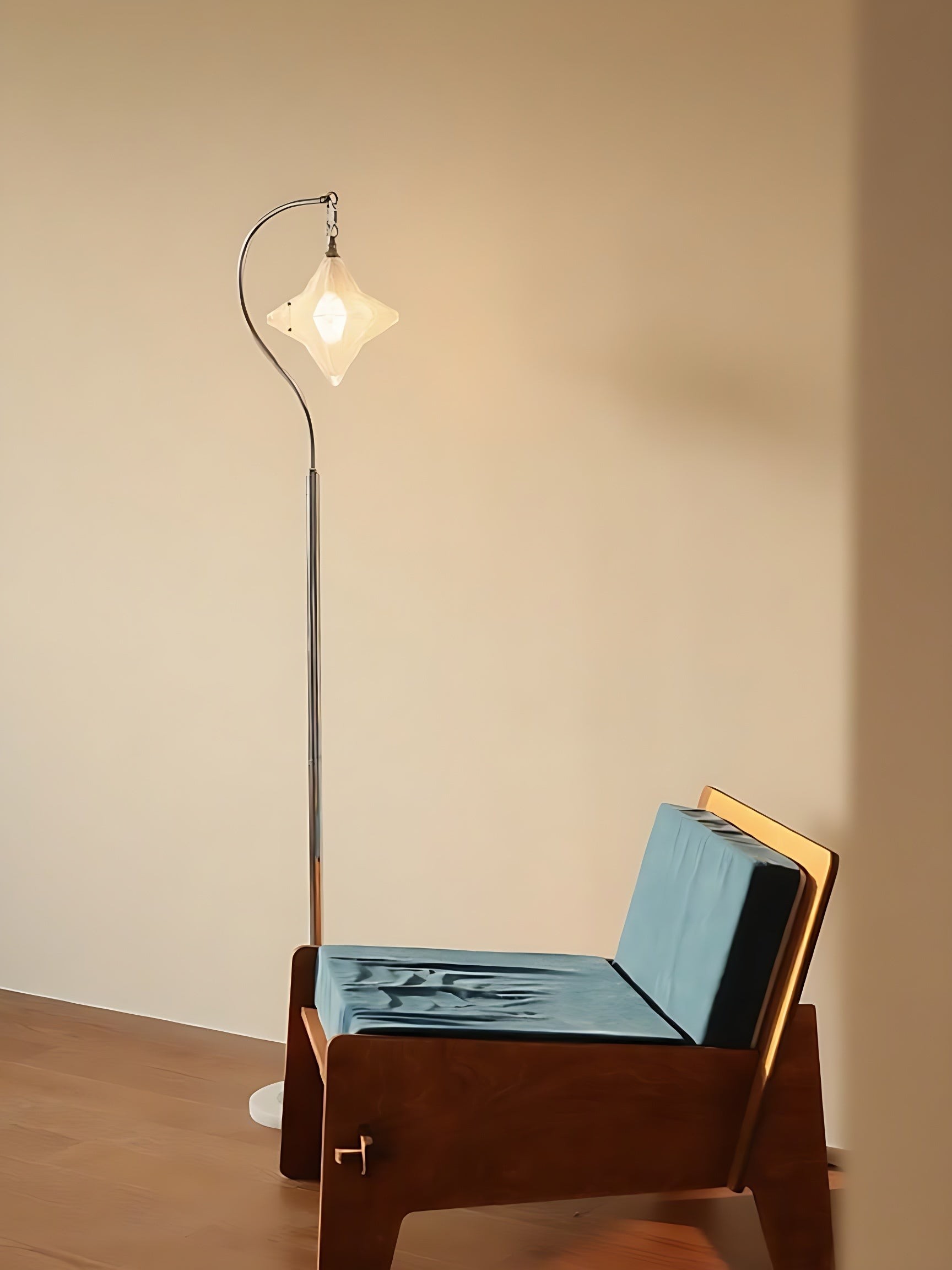Art Deco Star Floor Lamp - Modern Standing Lamp for Living Spaces - Astris Orion T438