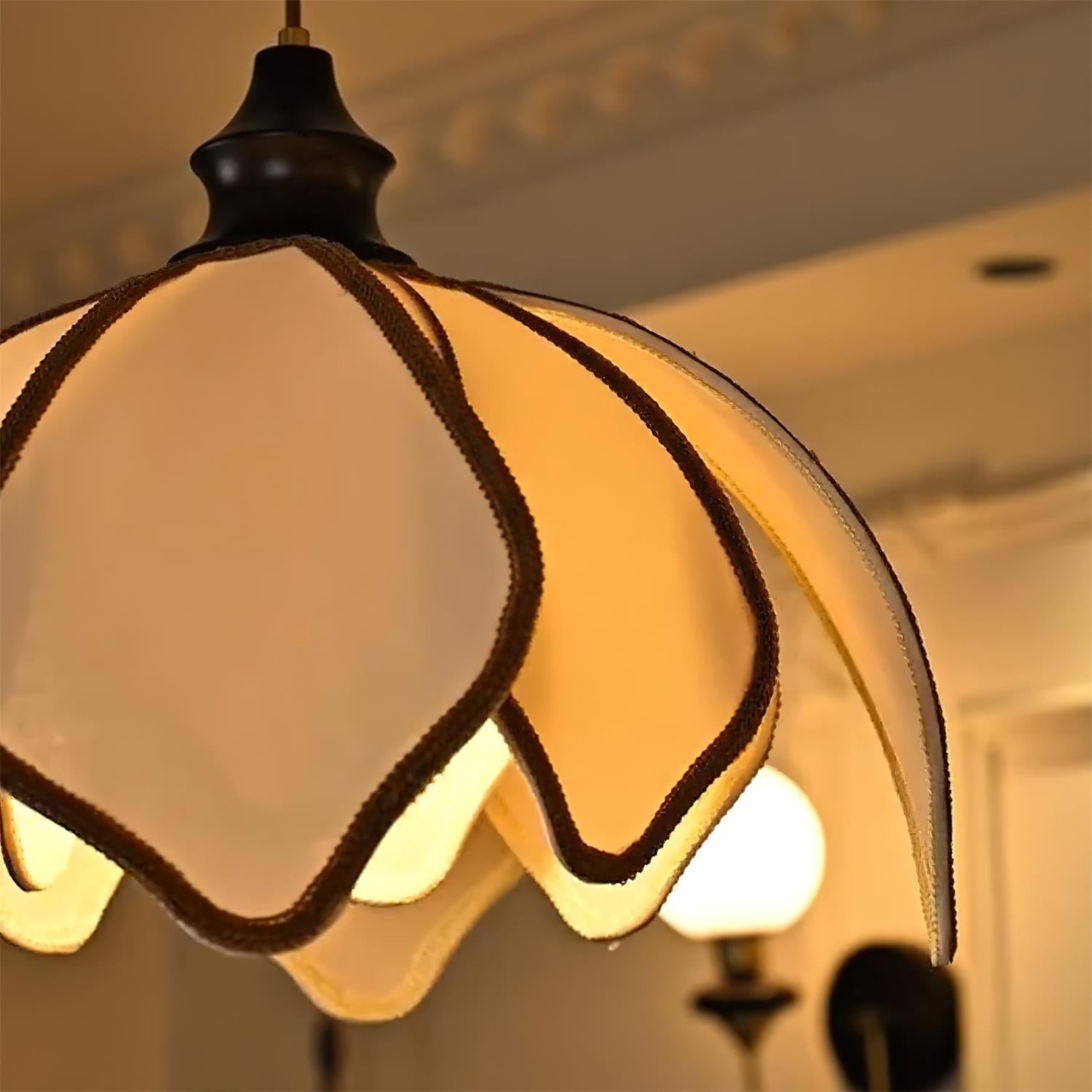 Vintage Cream Petal Pendant Lamp M122