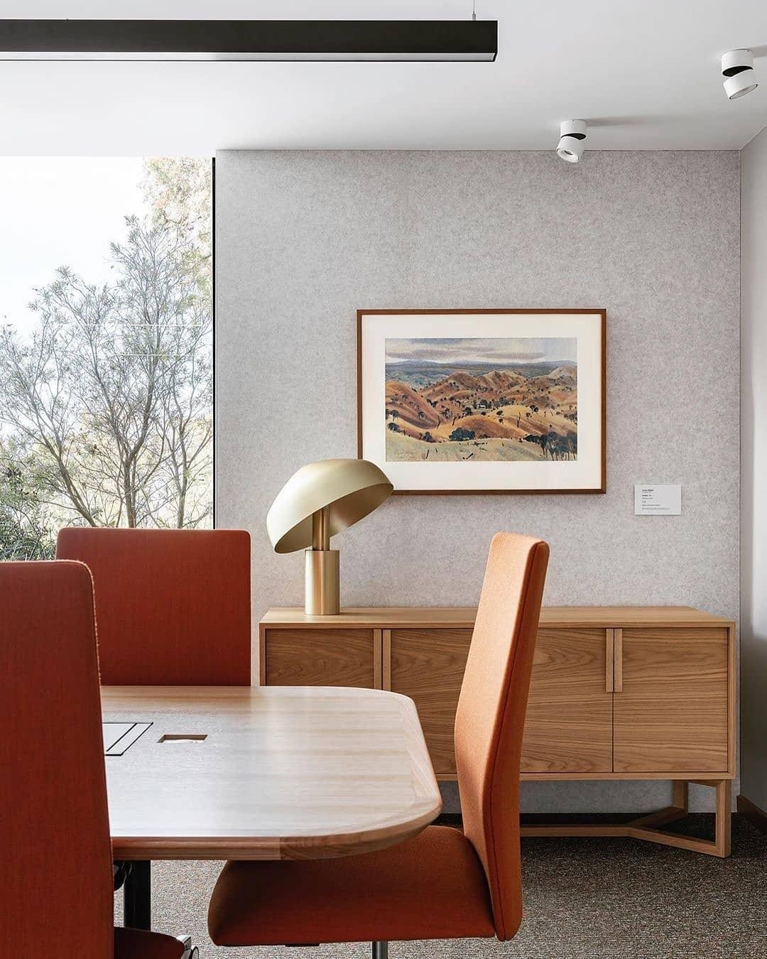 Modern Minimalist Design Crooked Head Table Lamp M340