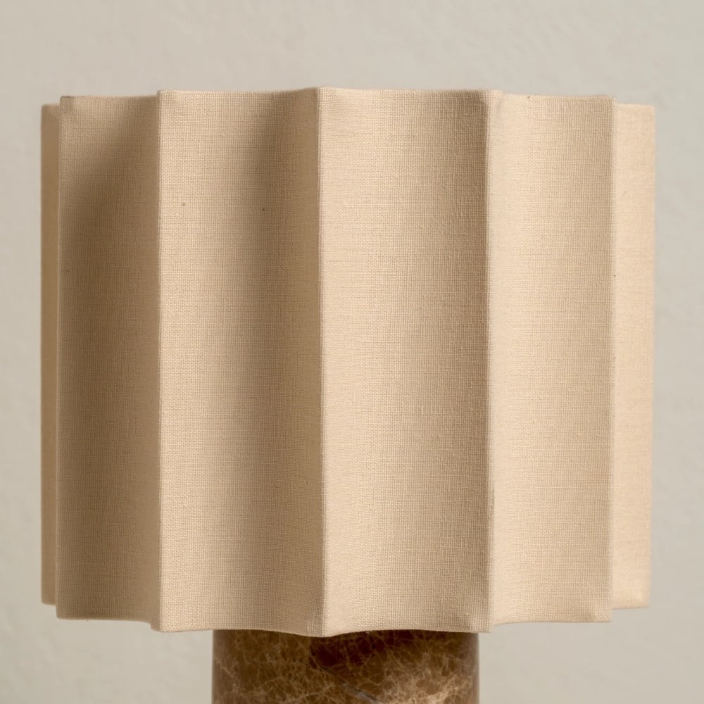 Cavilon Wide Fan Shade Table Lamp – Elegant Ambient Light for Interior T476