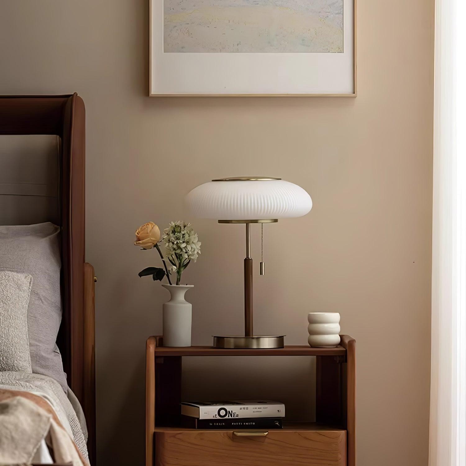 White Beautiful Luxury Fashion Metal Table Lamp M534