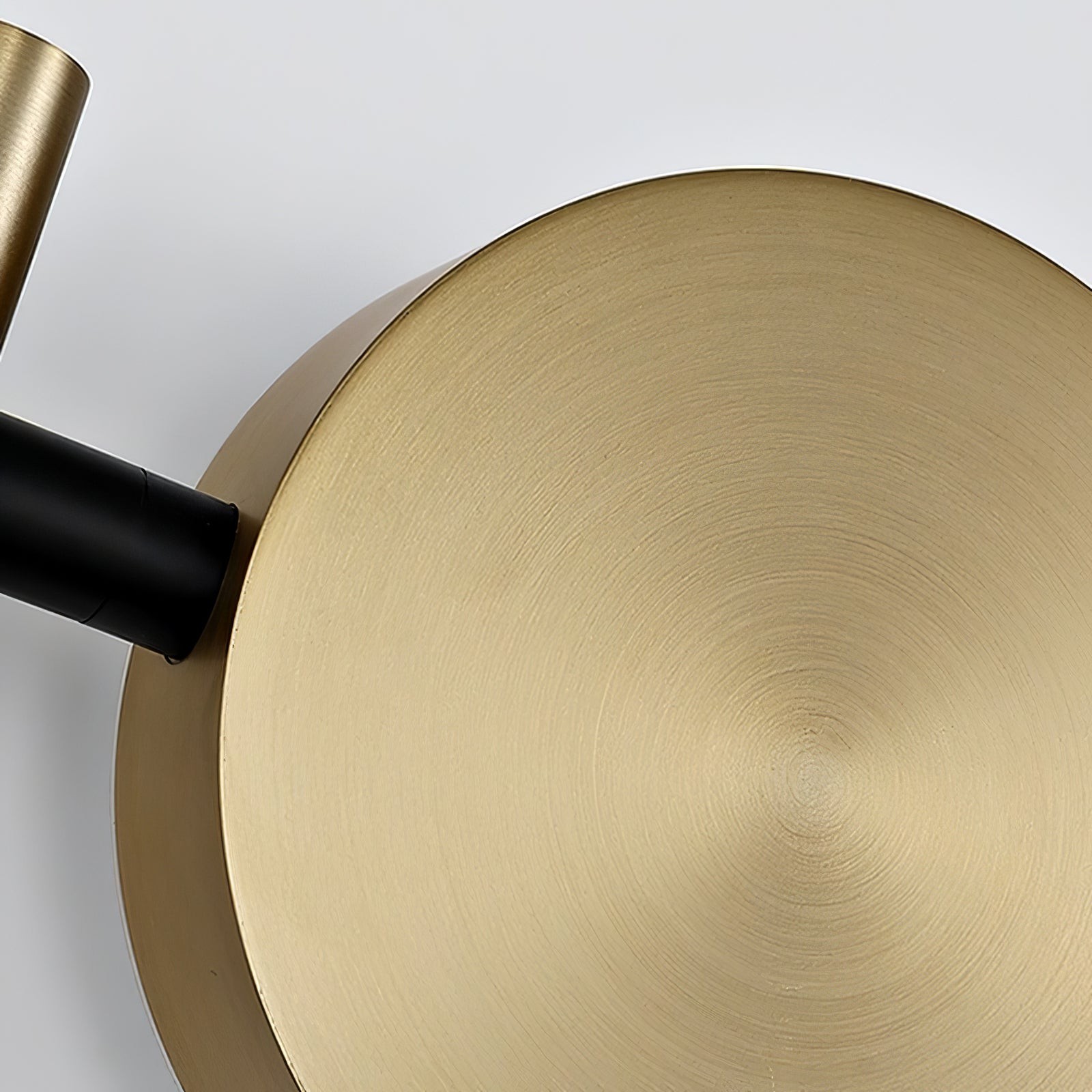 Italian Simple Round Metal Wall Lamp M557