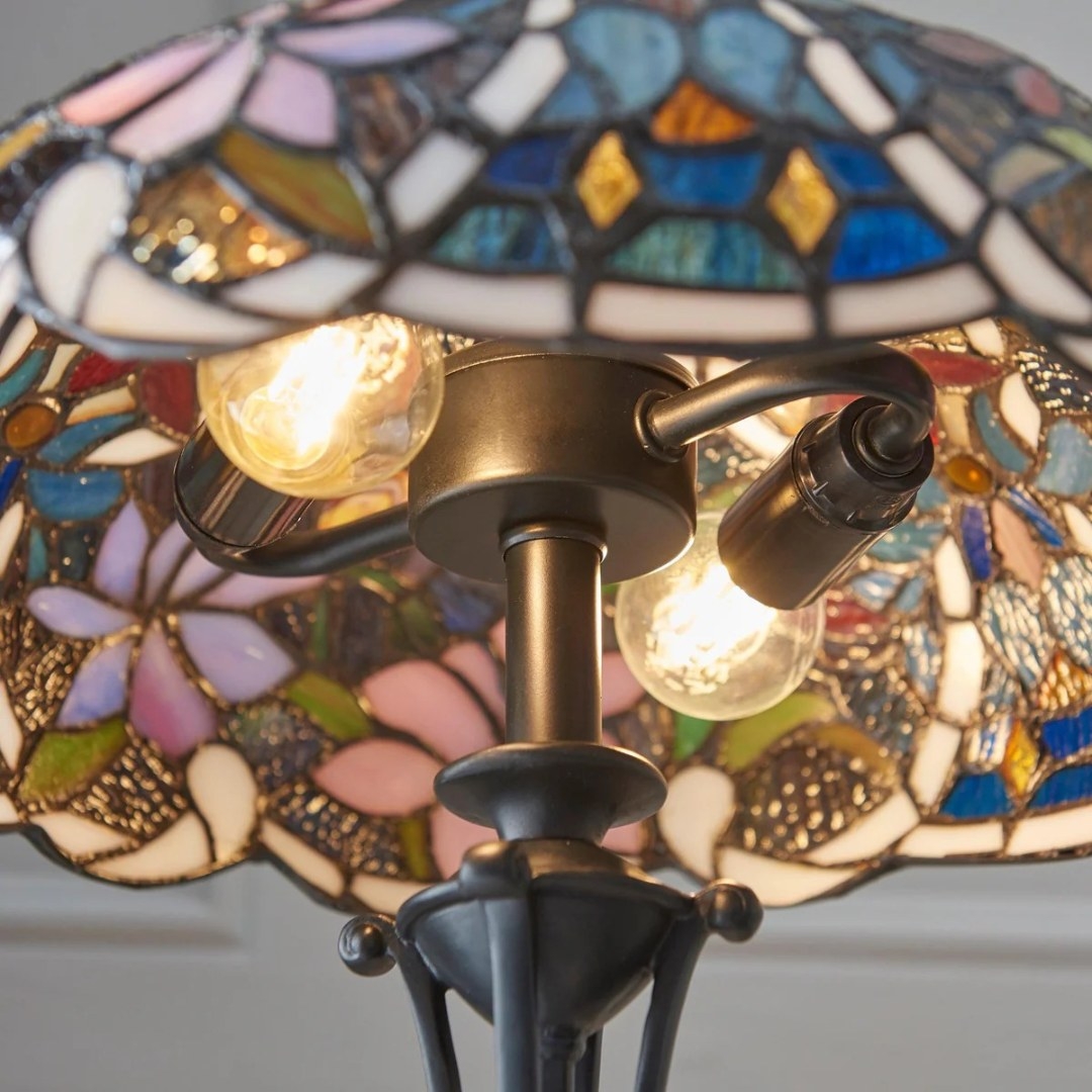 TF Sullivan Tiffany Table Lamp - Floral Stained Glass Design for Bedroom or Living Room T913