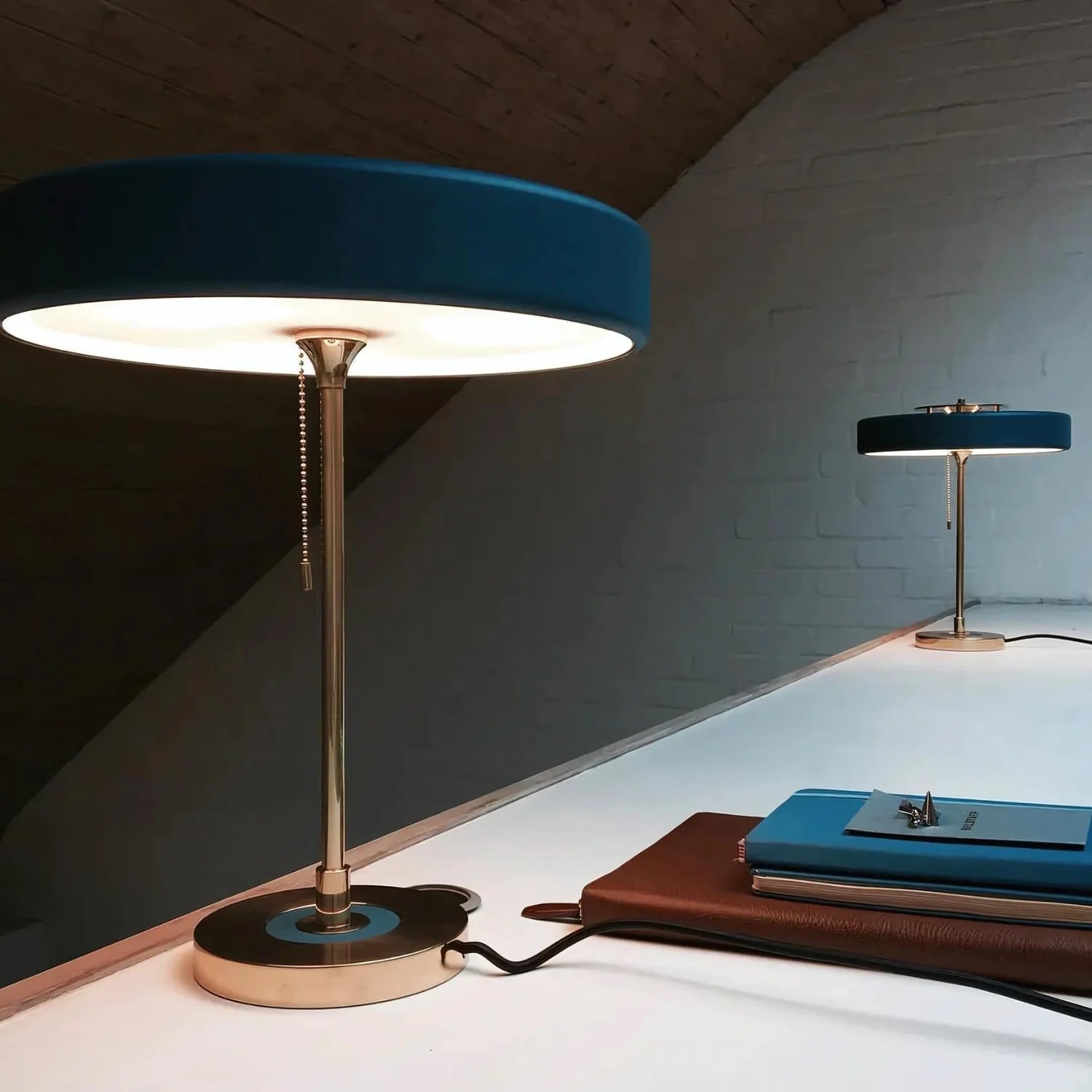 Radiant Tower of Light Minimalist Metal Table Lamp T2027