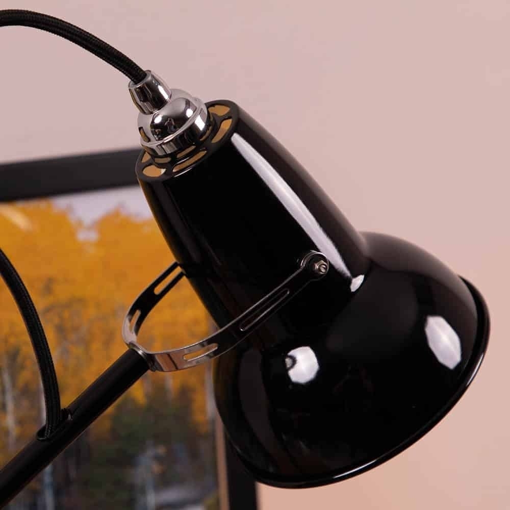 Modryx Pyramid Base Mini Table Lamp - Vintage Metal for Office T574
