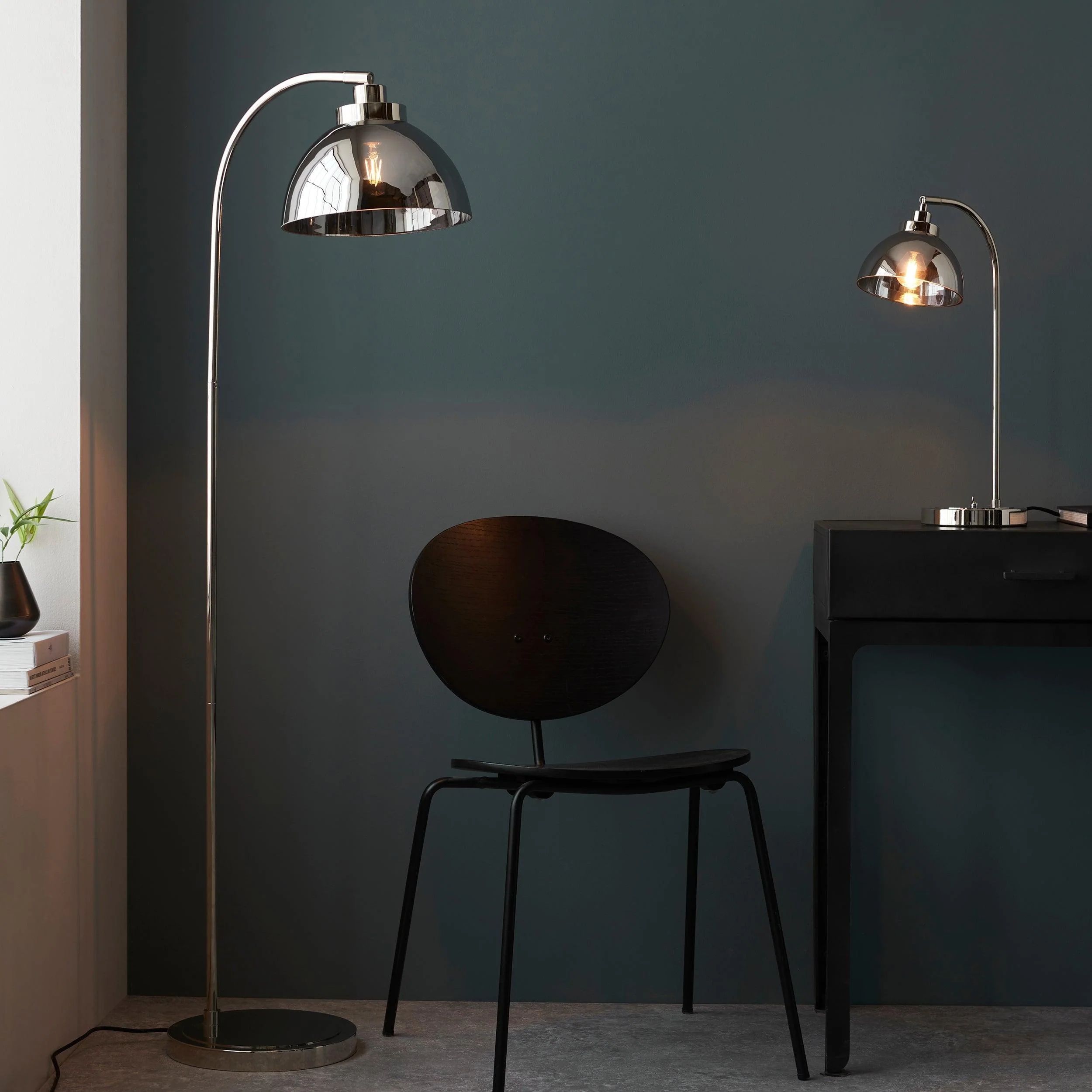Shimmera Style Floor Lamp - Sleek Contemporary Illumination for Residential & Boutique Spaces T875