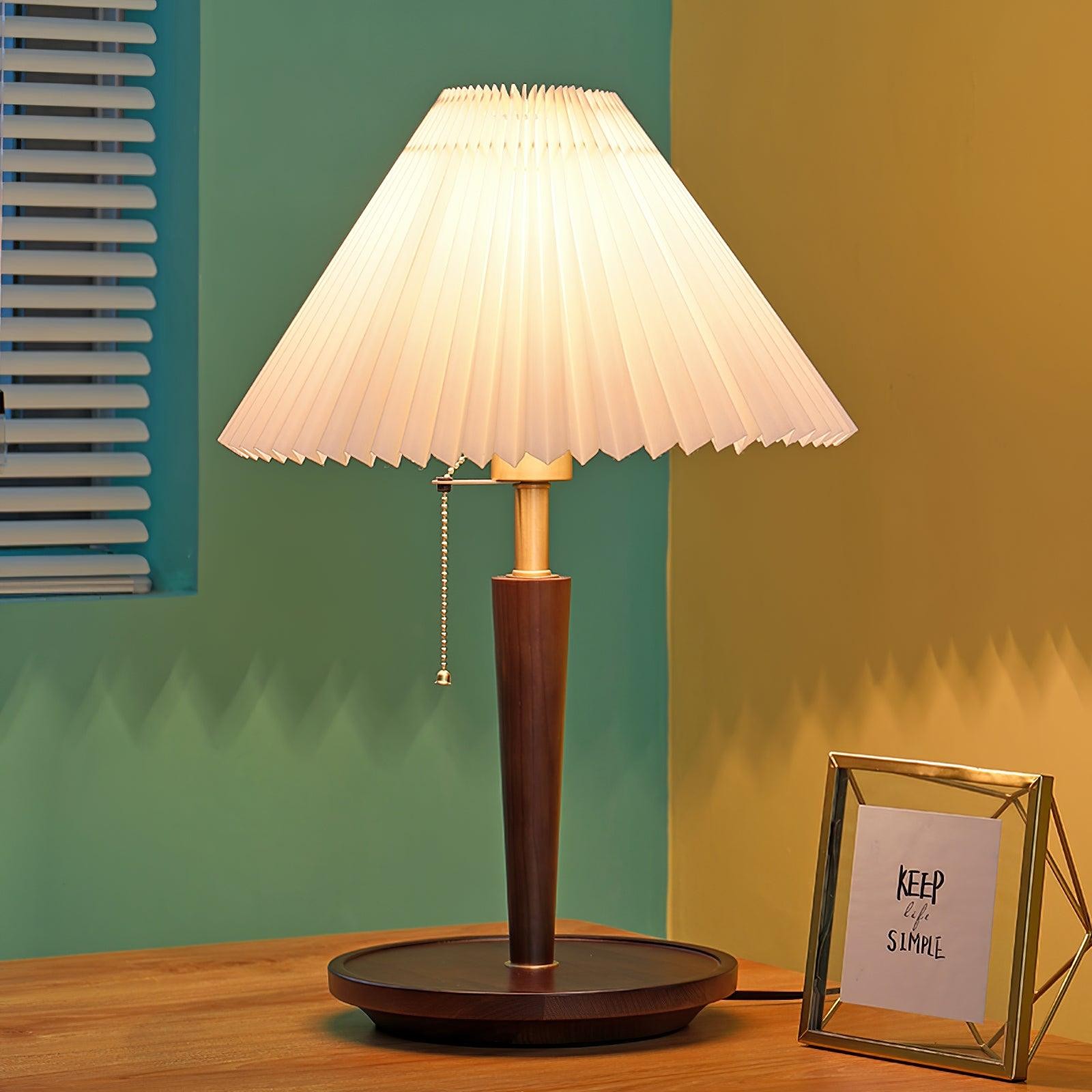 Nordic Retro Pleated Fabric Wooden Table Lamp For Bedroom M375