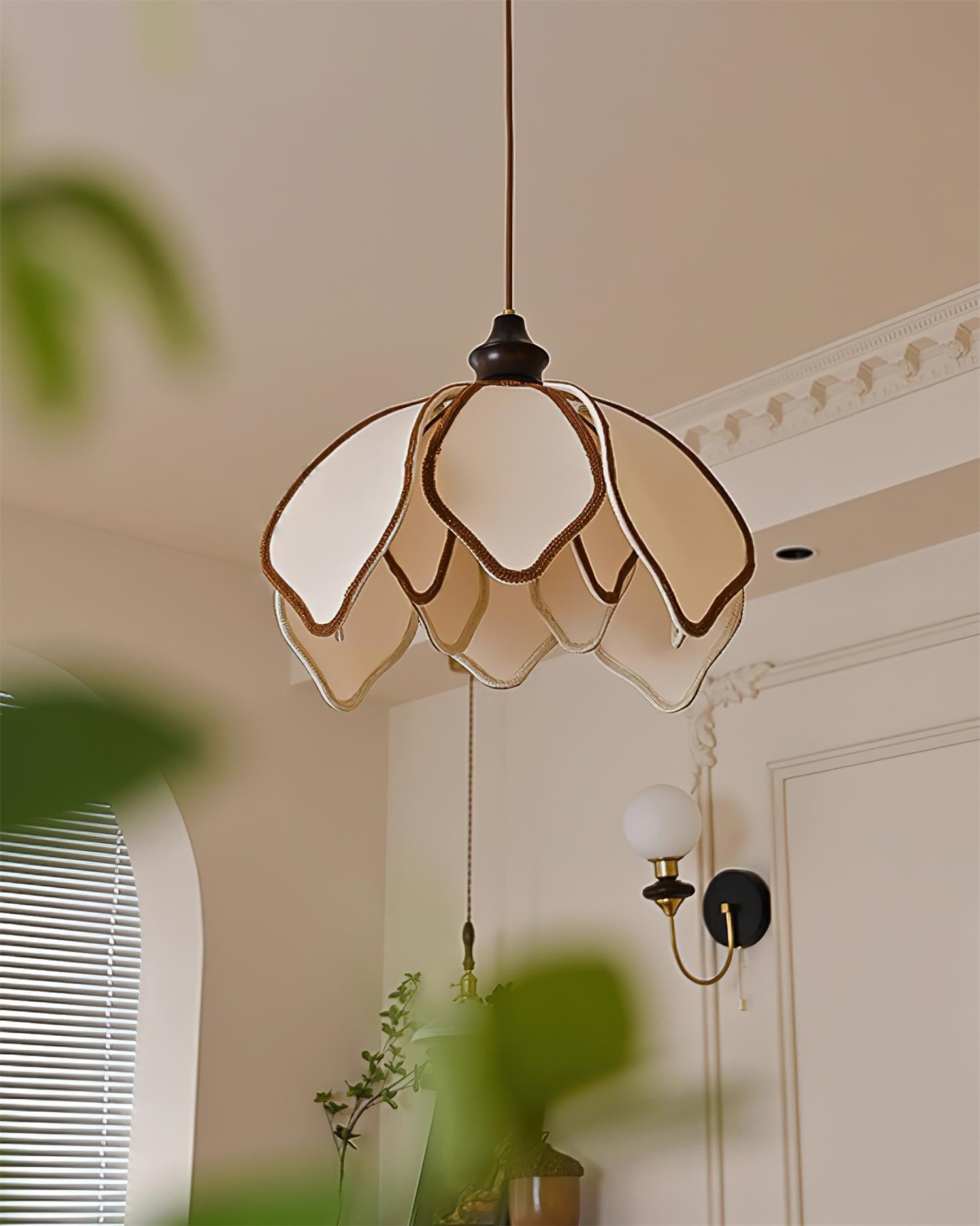 Vintage Cream Petal Pendant Lamp M122