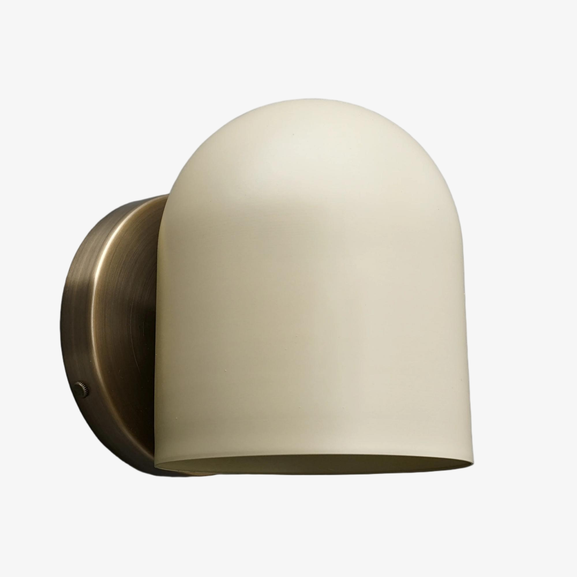 Metio Dome Classic Wall Sconce - Stylish Lighting Fixture for Bedroom or Hallway T407