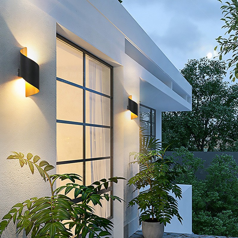 Modern Curl Twisted LED Wall Light M38