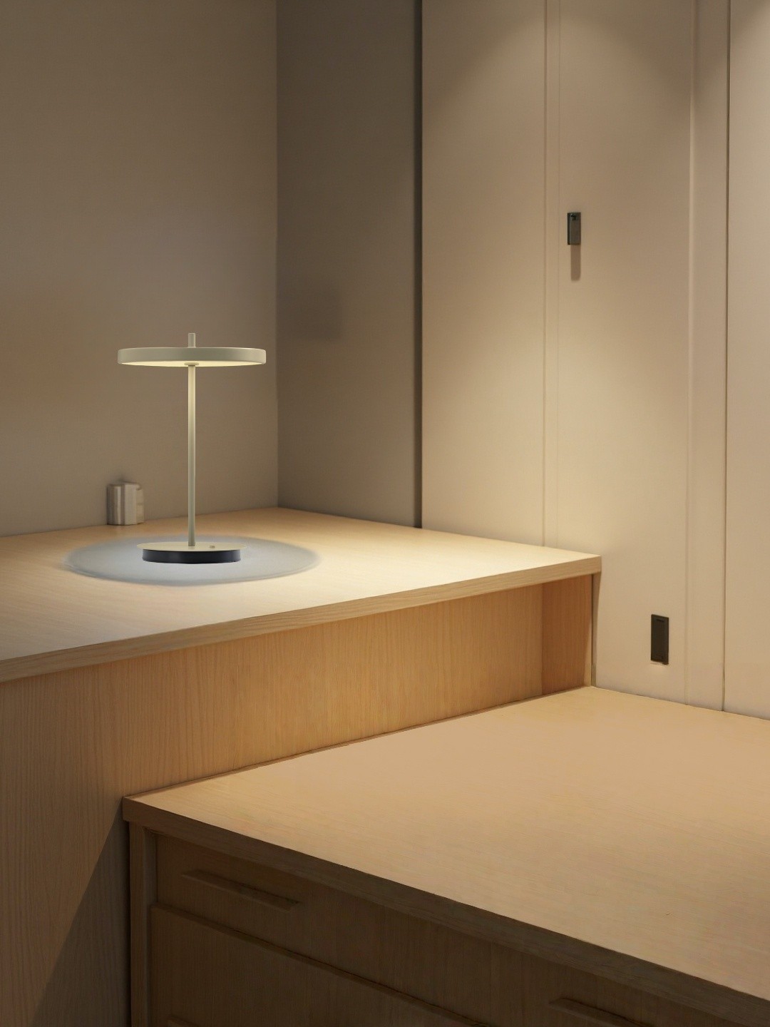 Nordic Monochrome Table Lamp – Portable Light for Any Room G103