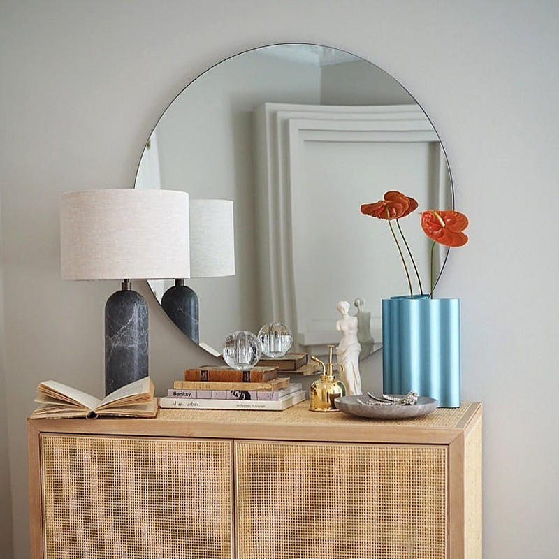 Gravity Table Lamp
