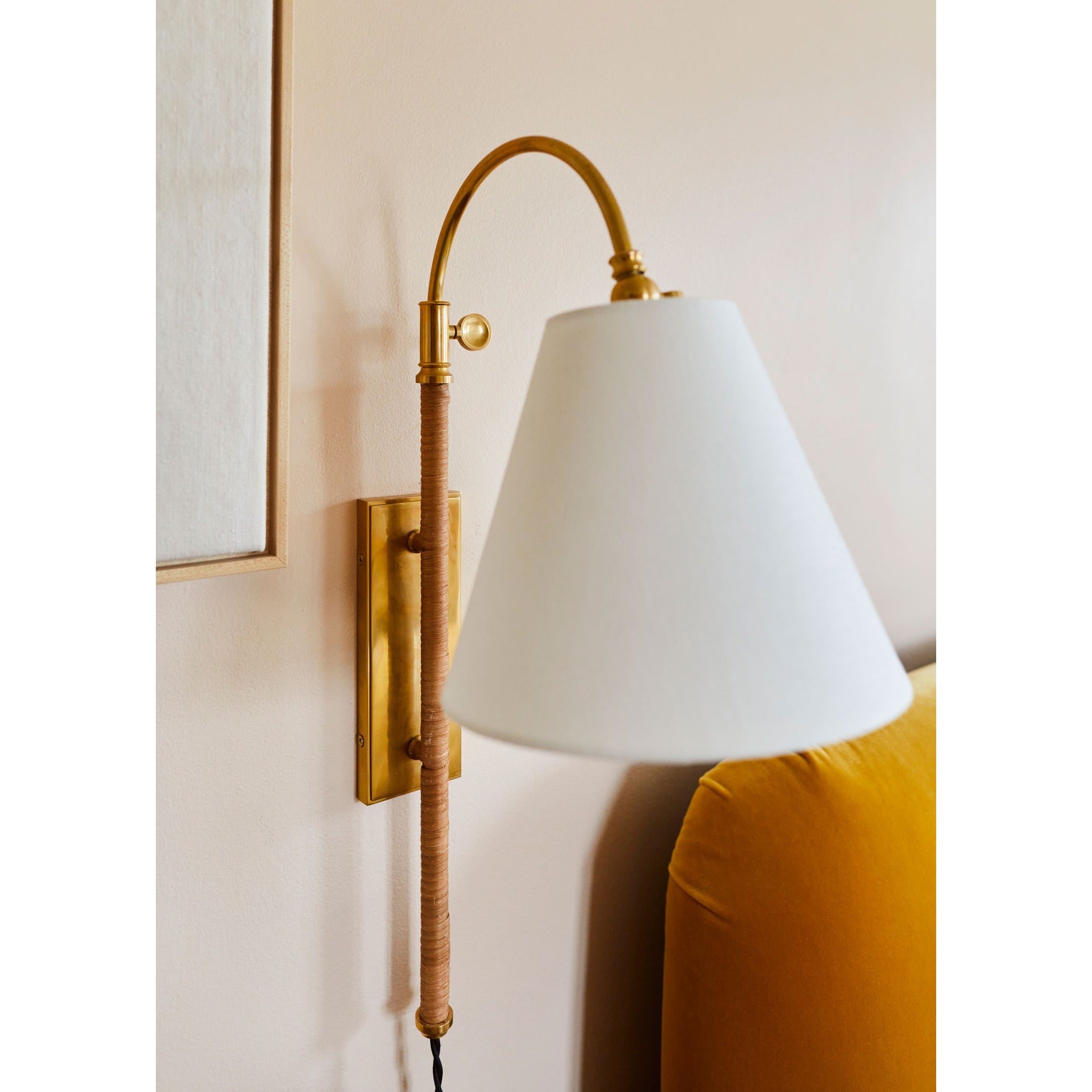 Curves Plug-In Sconce T1819