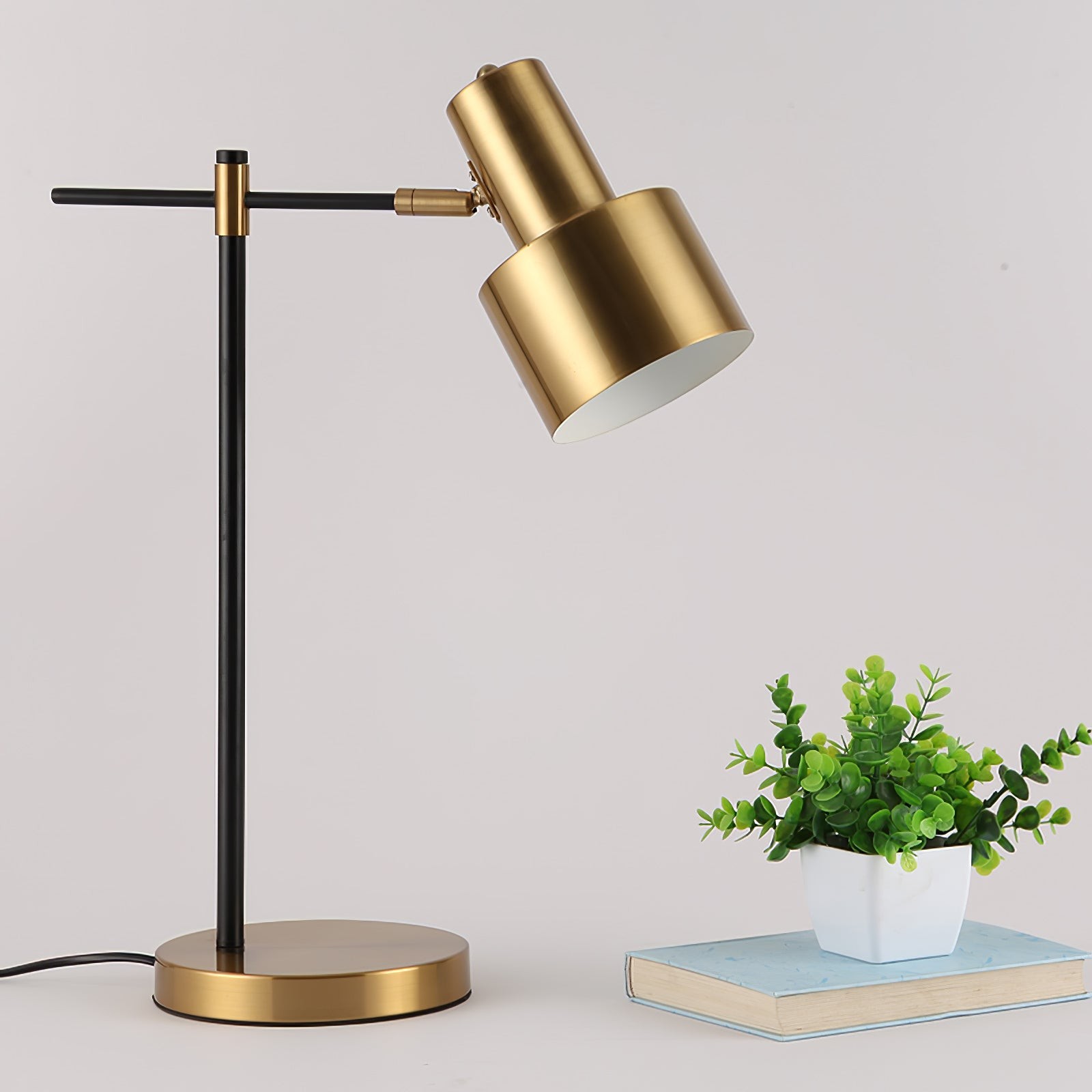 Metal Minimalist Art Deco Table Lamp M441