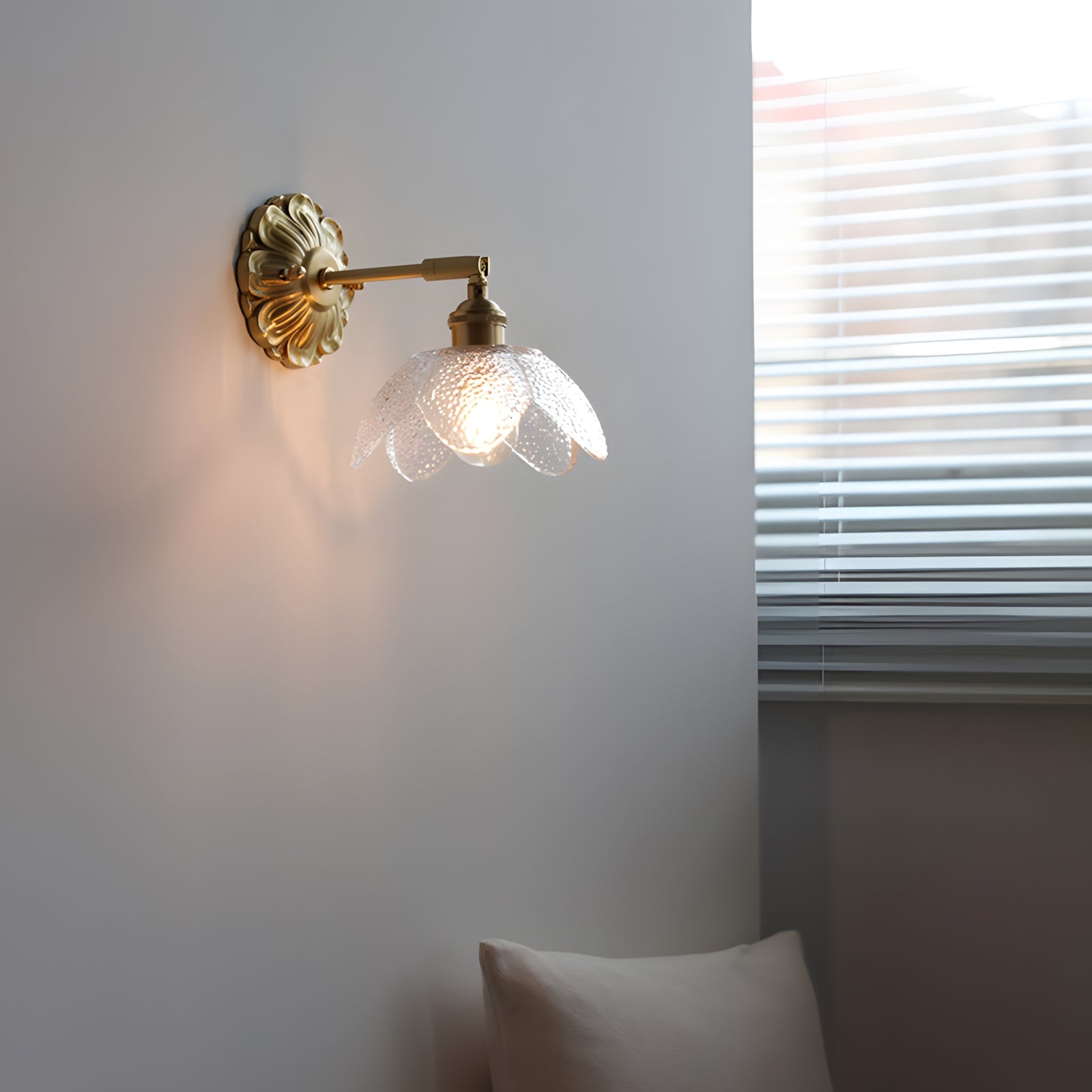 Nacre Petal Wall Lamp T1550