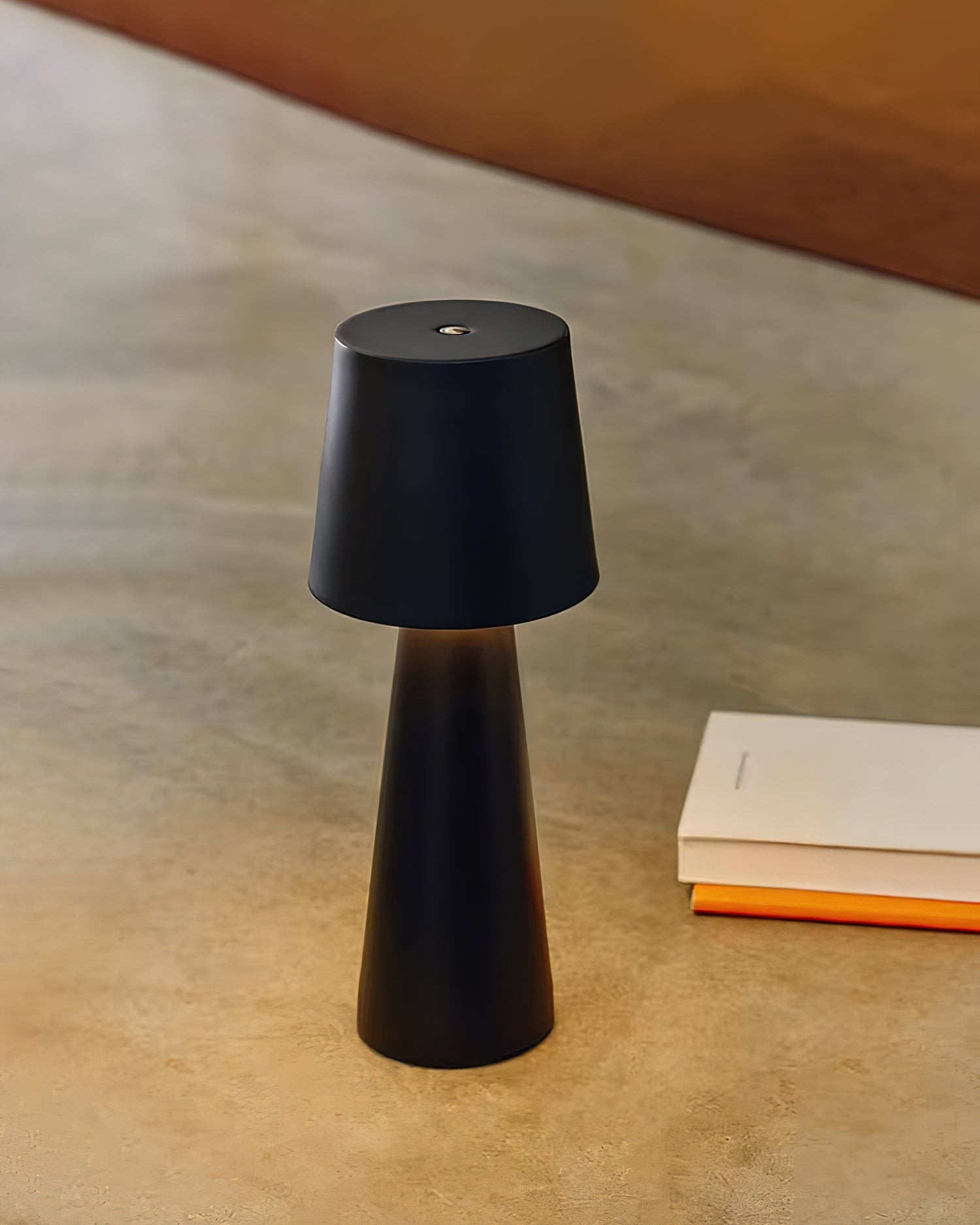 Modern Conical Metal Table Lamp M210