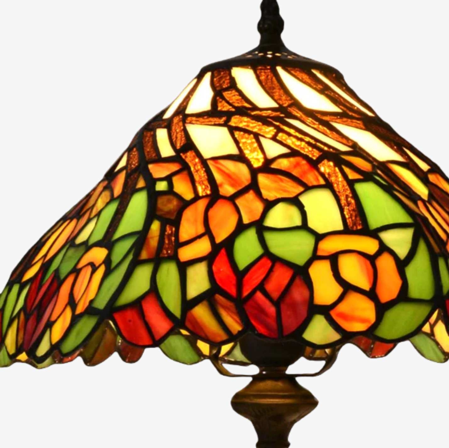 TF Sorenia Elegant Stained Glass Lamp - Handcrafted Tiffany Table Light for Home Interiors T891