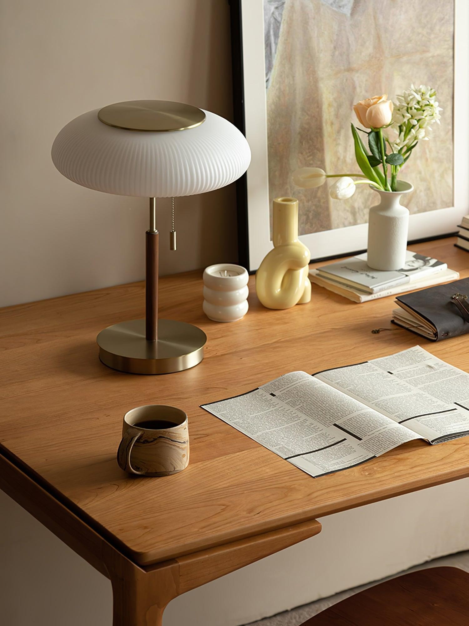 White Beautiful Luxury Fashion Metal Table Lamp M534