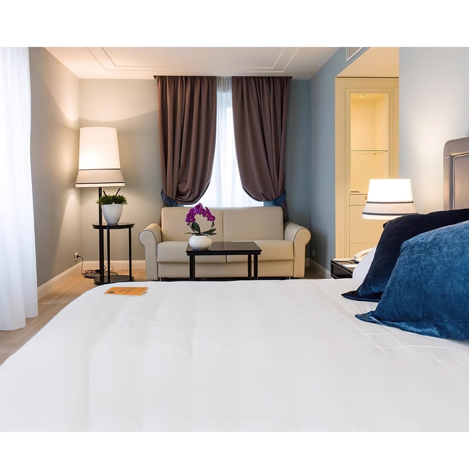 Audrey Contardi Table Lamp T1684