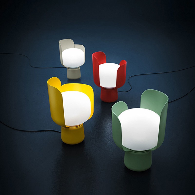 Blom Petal Glass Table Lamp