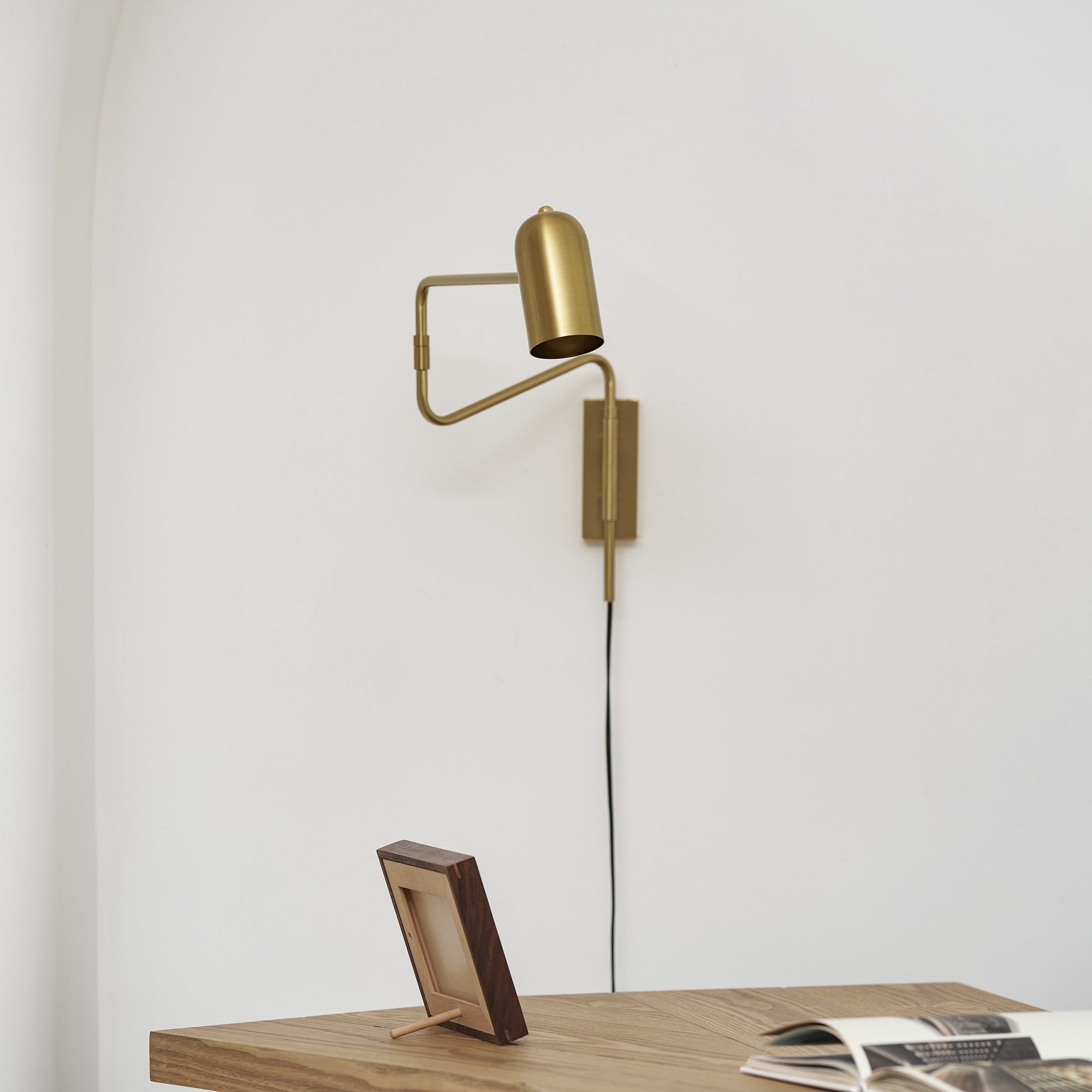 Adjustable Arm Plug In Wall Lamp T1595