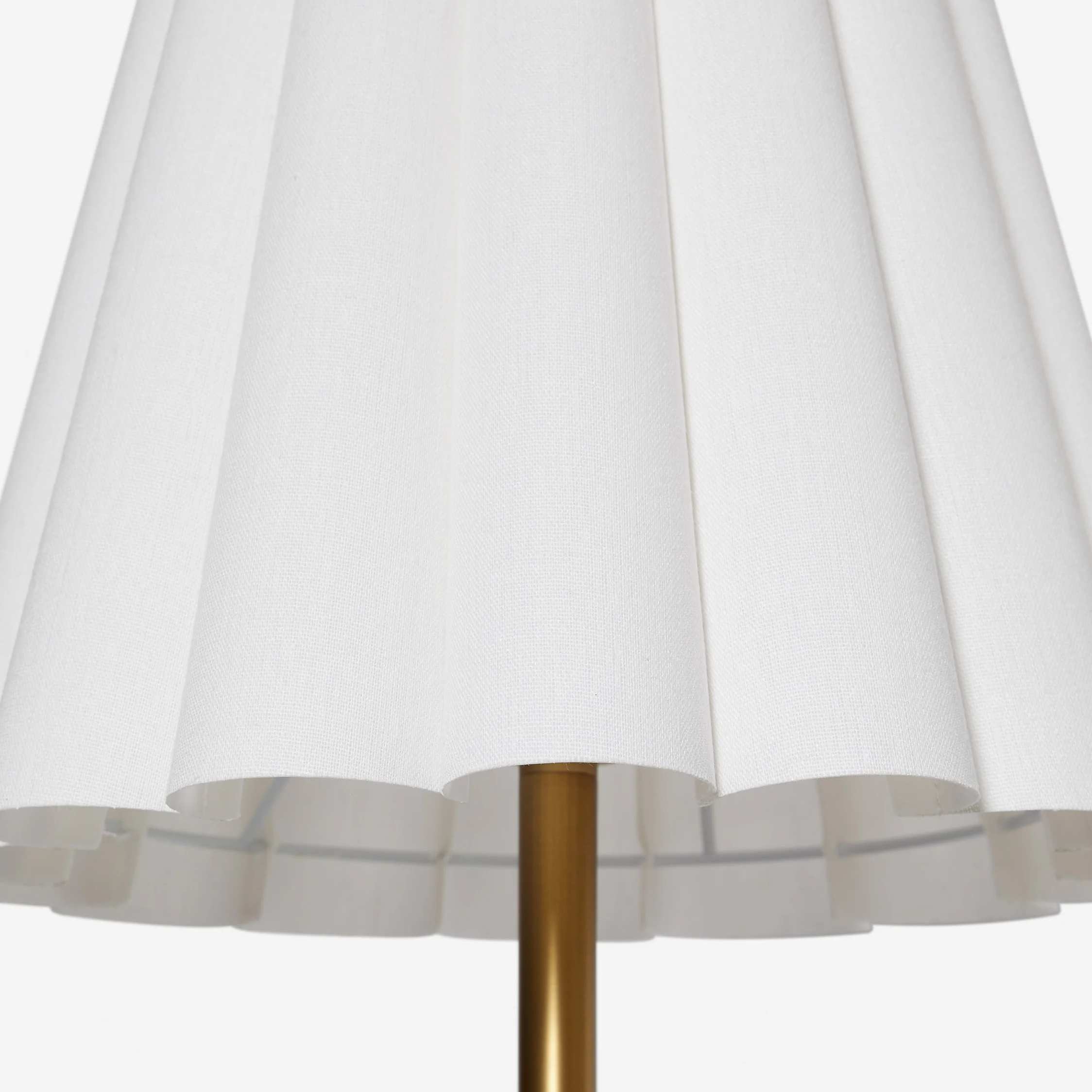 Ruffmeto Transitional Slim Table Lamp - Sculptural Shade Lighting for Living Room or Bedroom T672