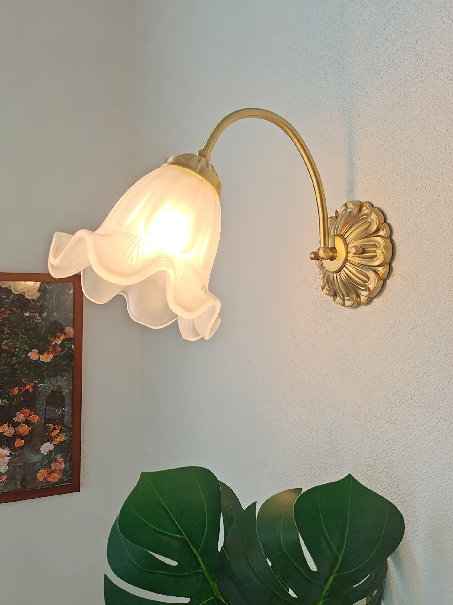 Nordic Modern Retro Elegant Flower Brass Glass Wall Lamp M386