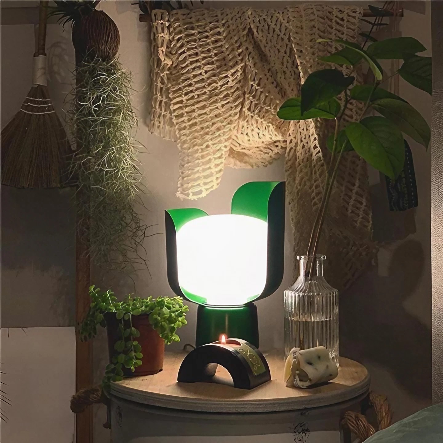Blom Petal Glass Table Lamp