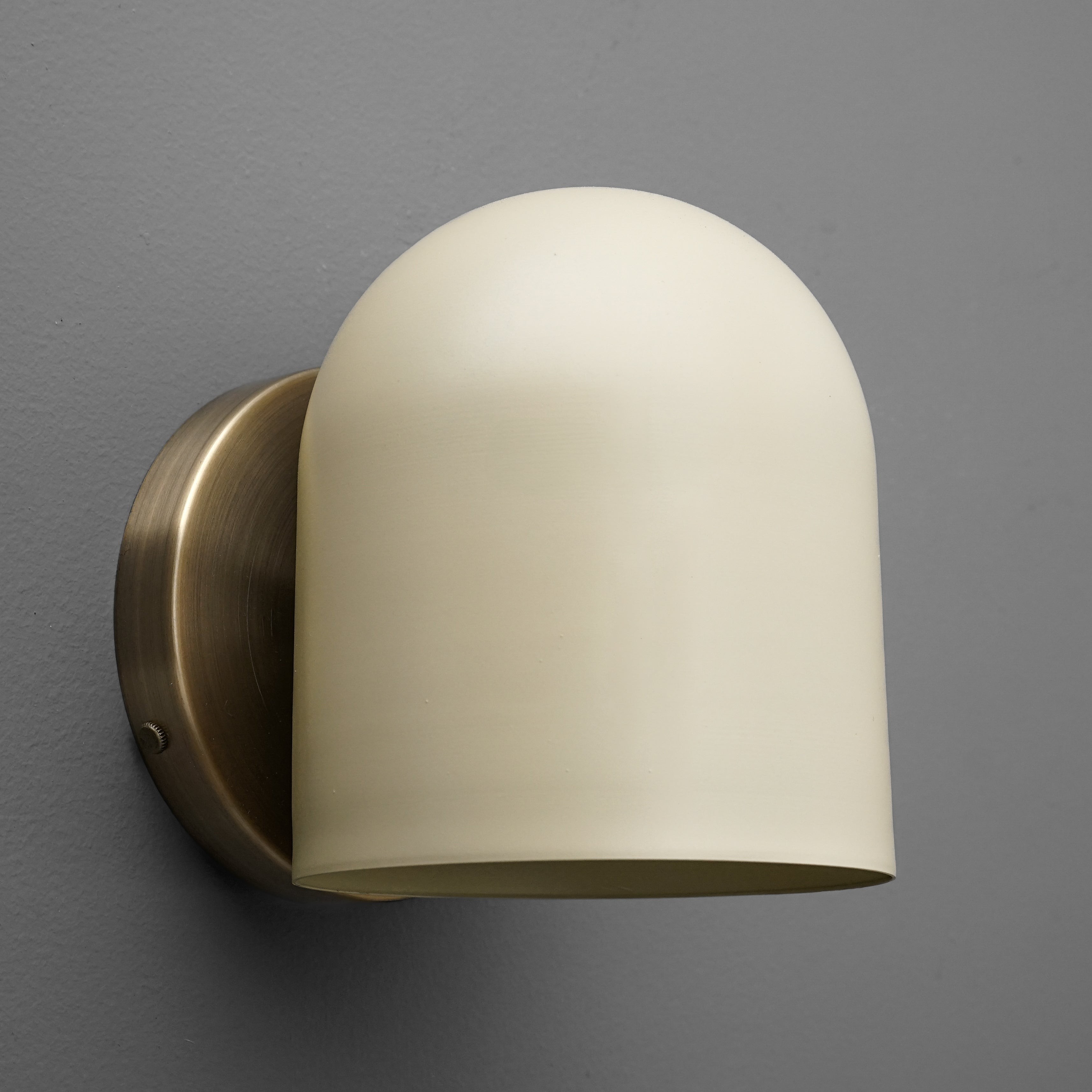 Metio Dome Classic Wall Sconce - Stylish Lighting Fixture for Bedroom or Hallway T407