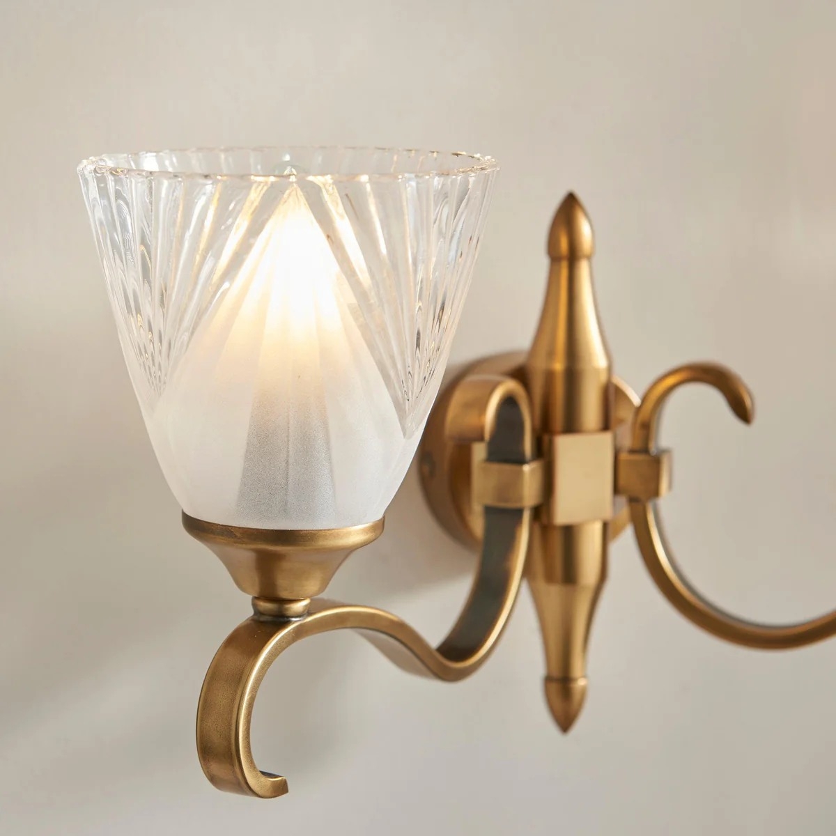 Lunetal Double-Head Wall Sconce - Vintage Metal Glass for Hallway and Bedroom T842