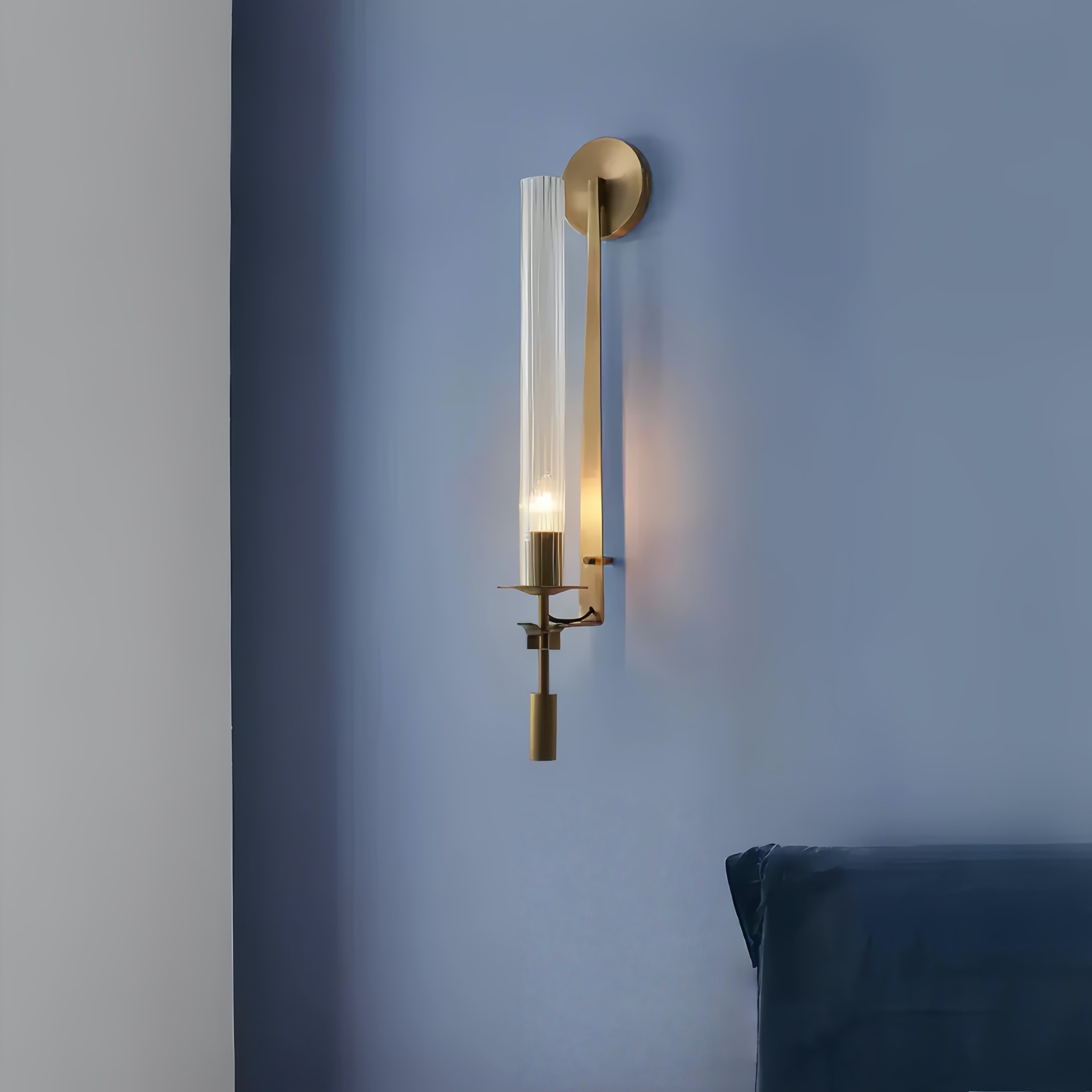 Ribbed Glass Wall Lamp with Slim Metal Base – Classic Meets Modern S229