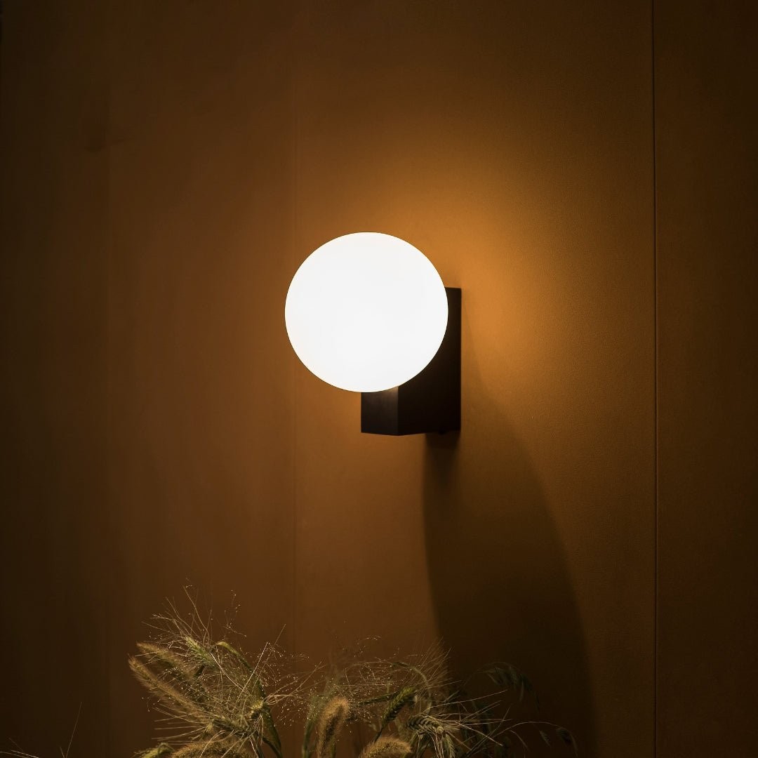 Minimalist Spherical Wall Lamp M444