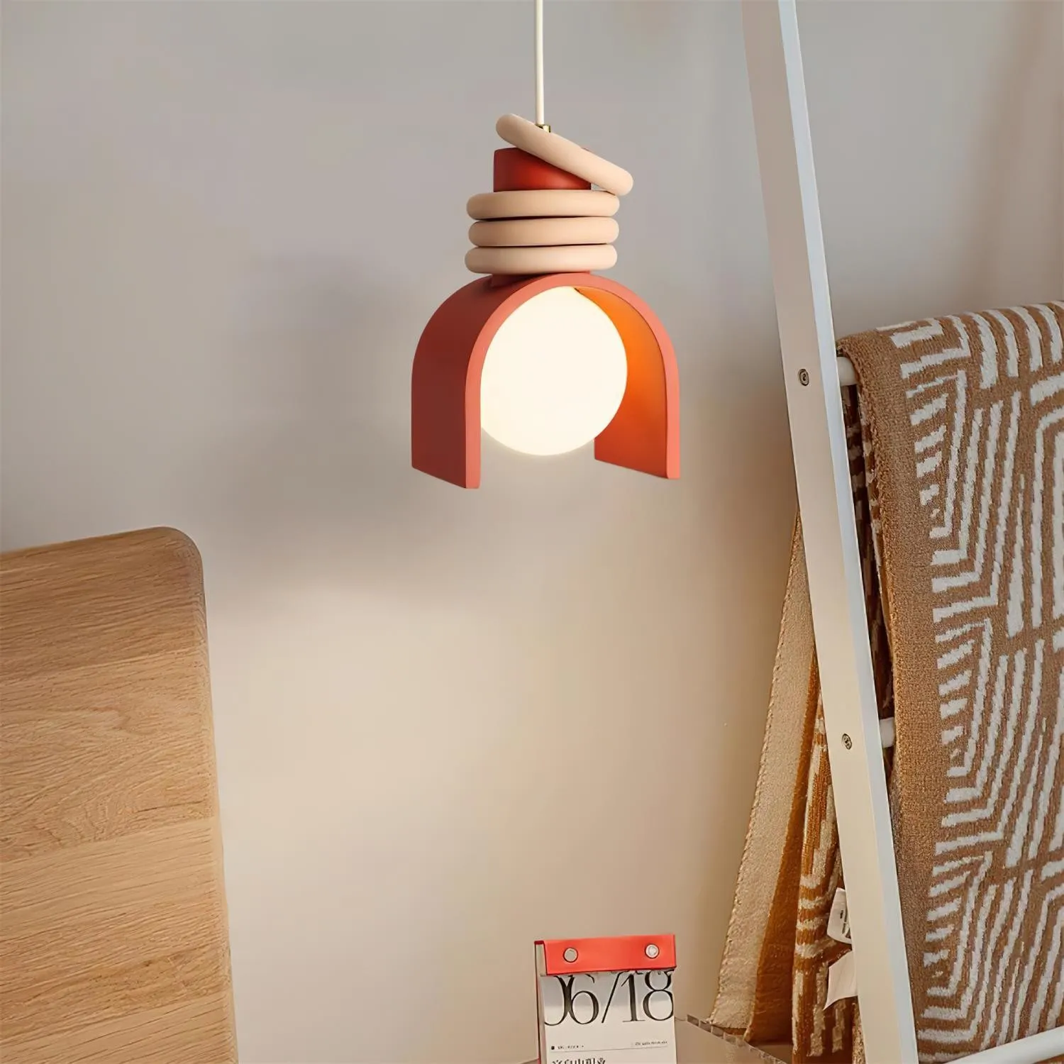 Modern Creative Resin Pendant Light M92