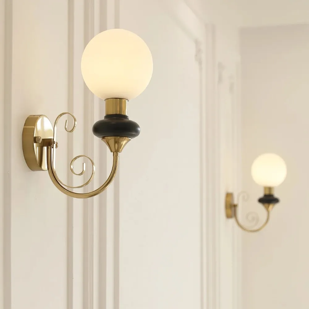Elegant Wall Lamp with Sculptural Glow and Architectural Form S220