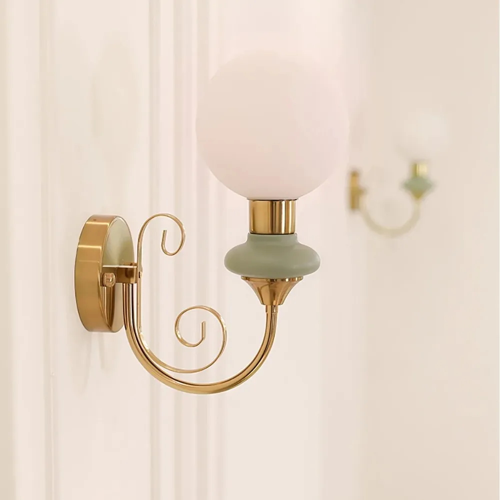 Elegant Wall Lamp with Sculptural Glow and Architectural Form S220