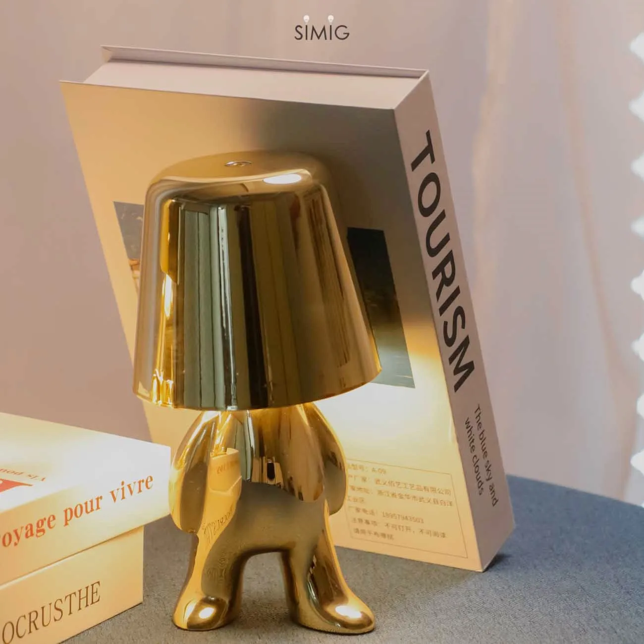 Aurabrova Human Figure Table Lamp - Modern Sculptural Design for Living Room