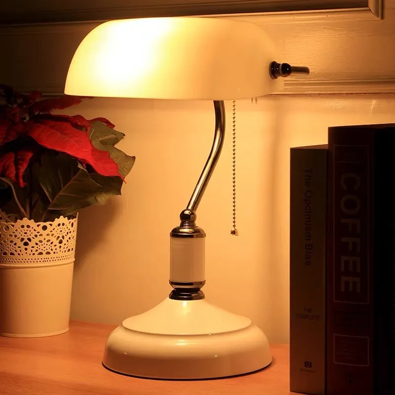 Nostalgic Vintage Table Lamp