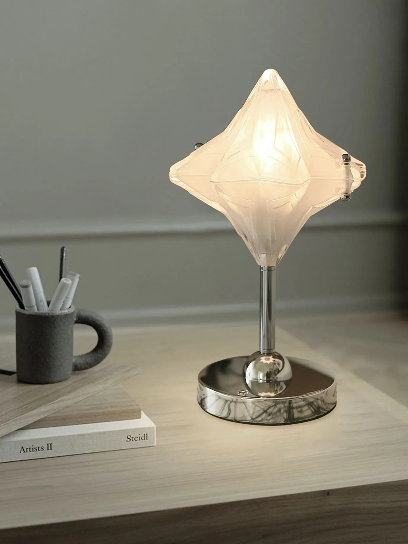 Art Deco Star Table Lamp - Frosted Glass Light for Modern Bedrooms - Astris Lyra T436