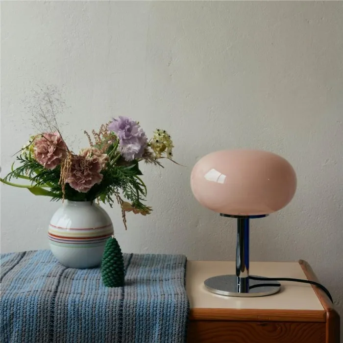 Minimalist Bauhaus Glass Table Lamp S22