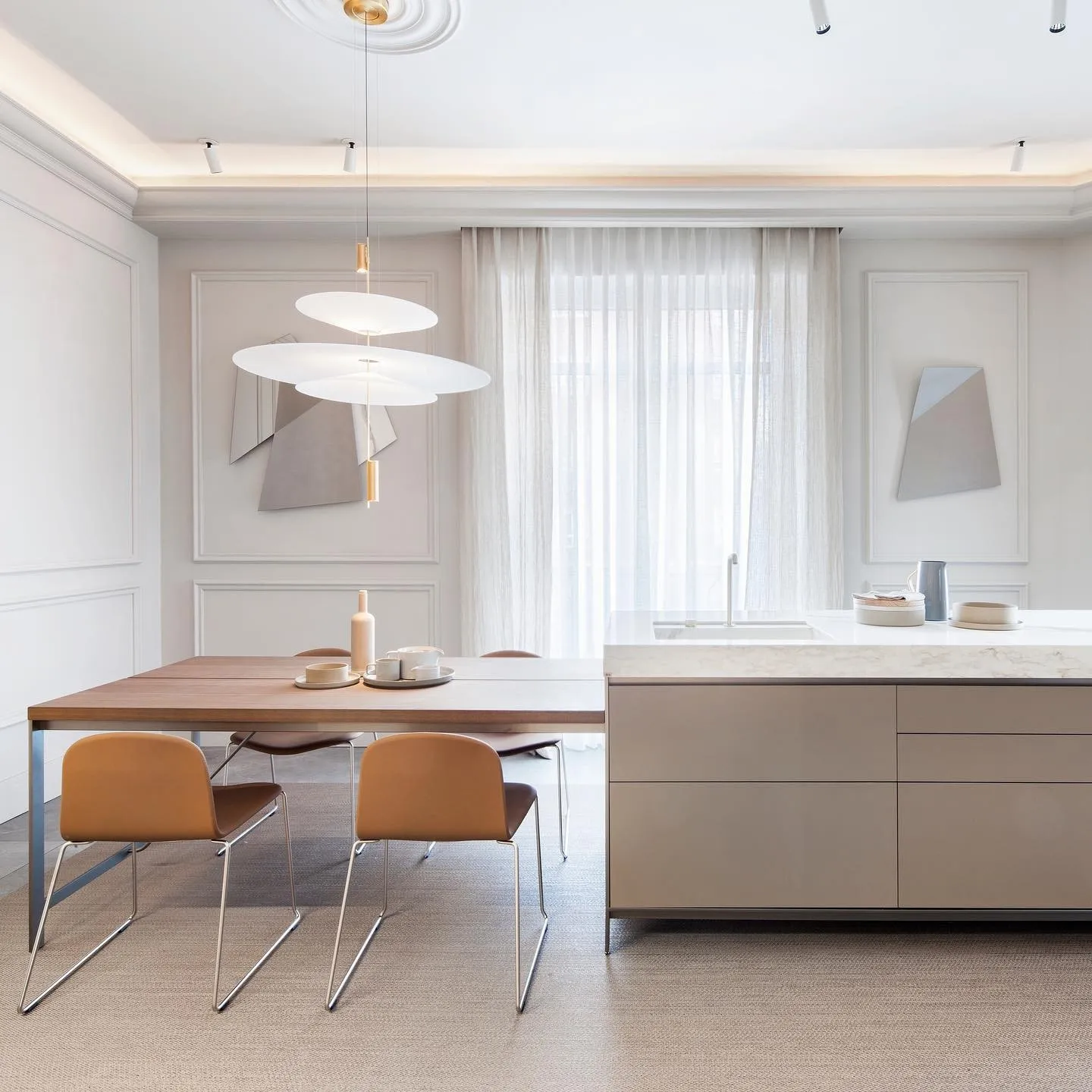 Plumeo Chandelier - Modern Layered LED Pendant for Living Room
