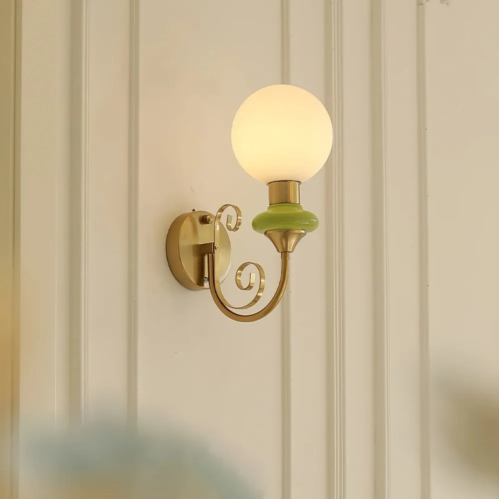 Elegant Wall Lamp with Sculptural Glow and Architectural Form S220
